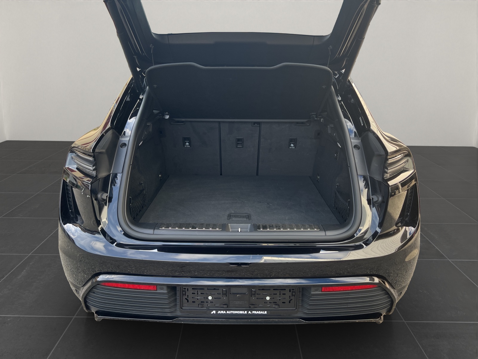 PORSCHE Macan Turbo-image-15