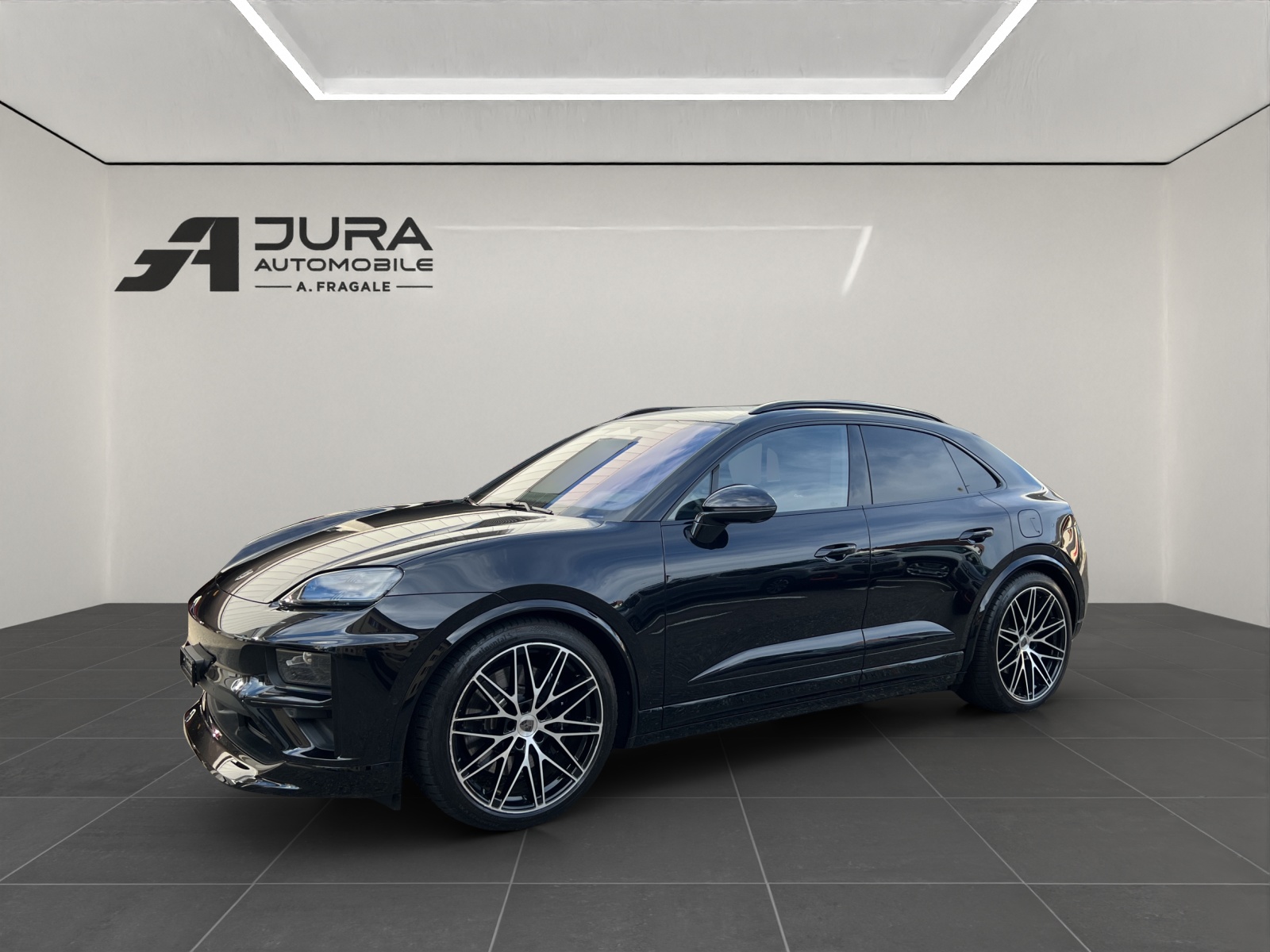 PORSCHE Macan Turbo-image-1