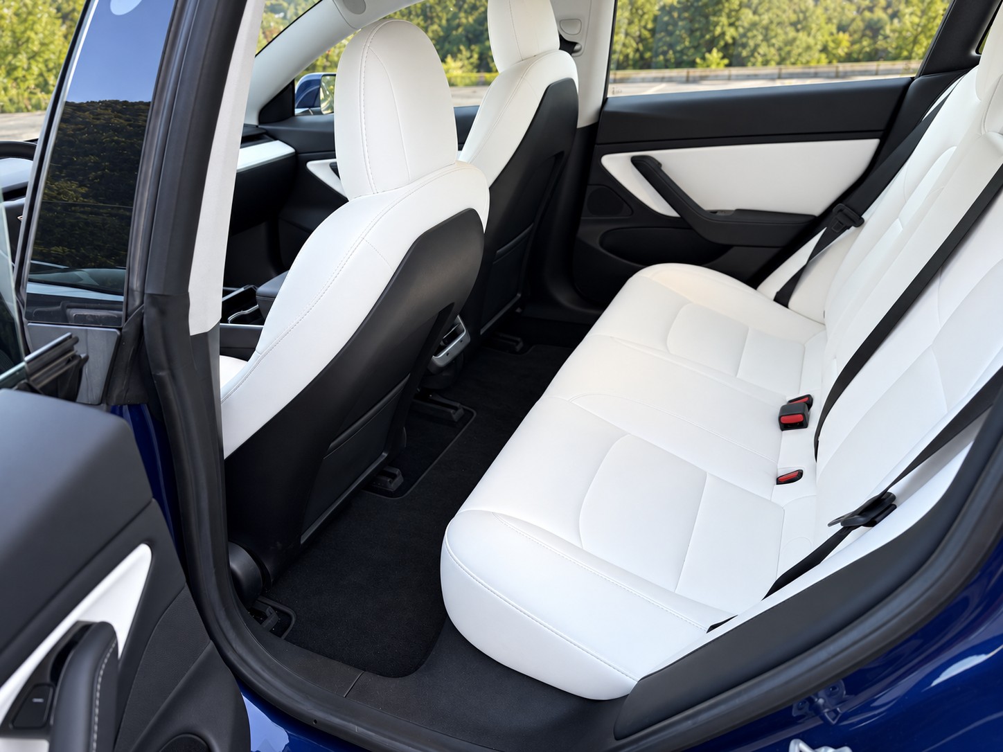 TESLA Model 3 Long Range Dual Motor AWD-image-4