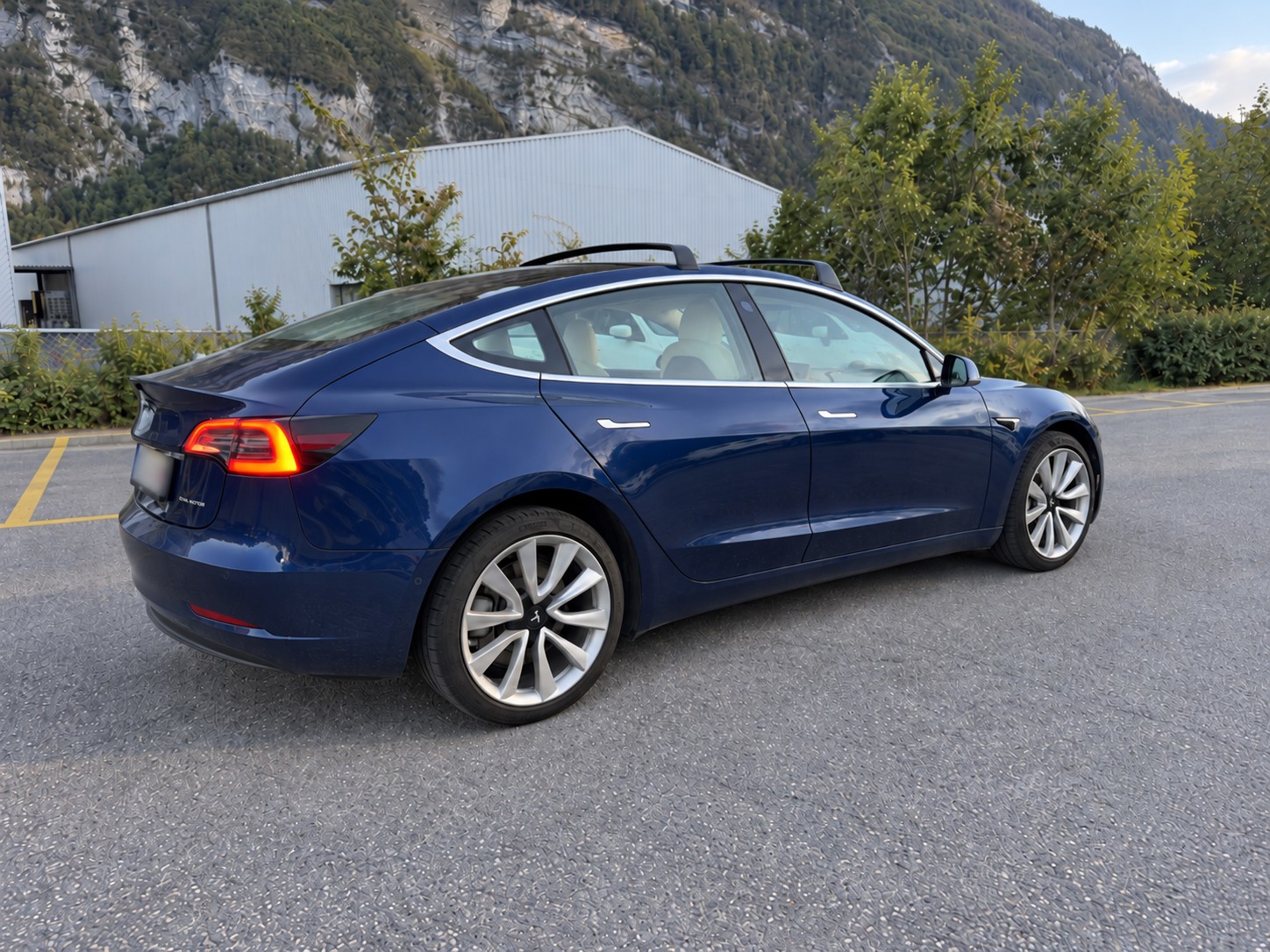 TESLA Model 3 Long Range Dual Motor AWD-image-2
