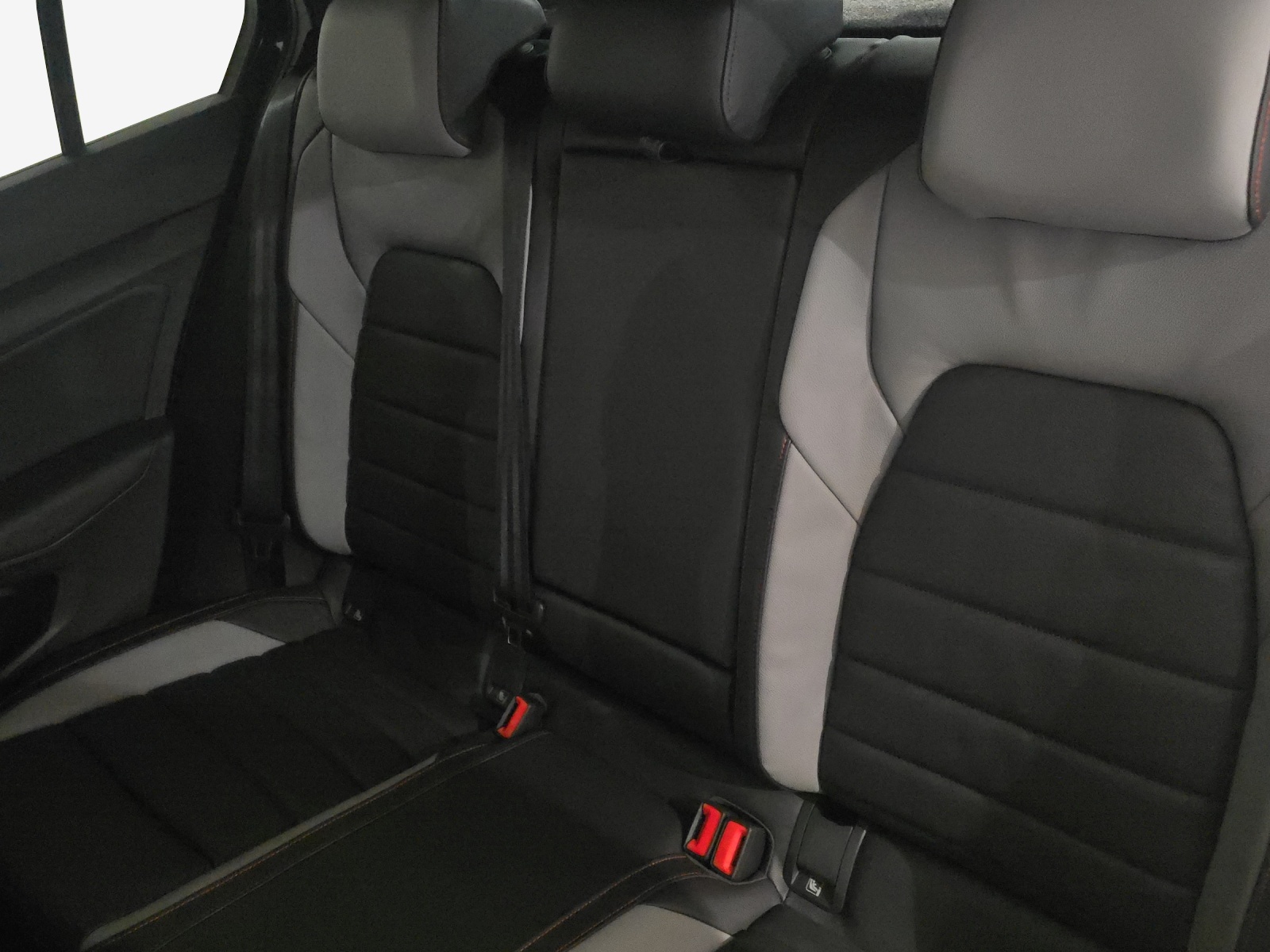VW Golf 2.0 TSI GTI DSG-image-11