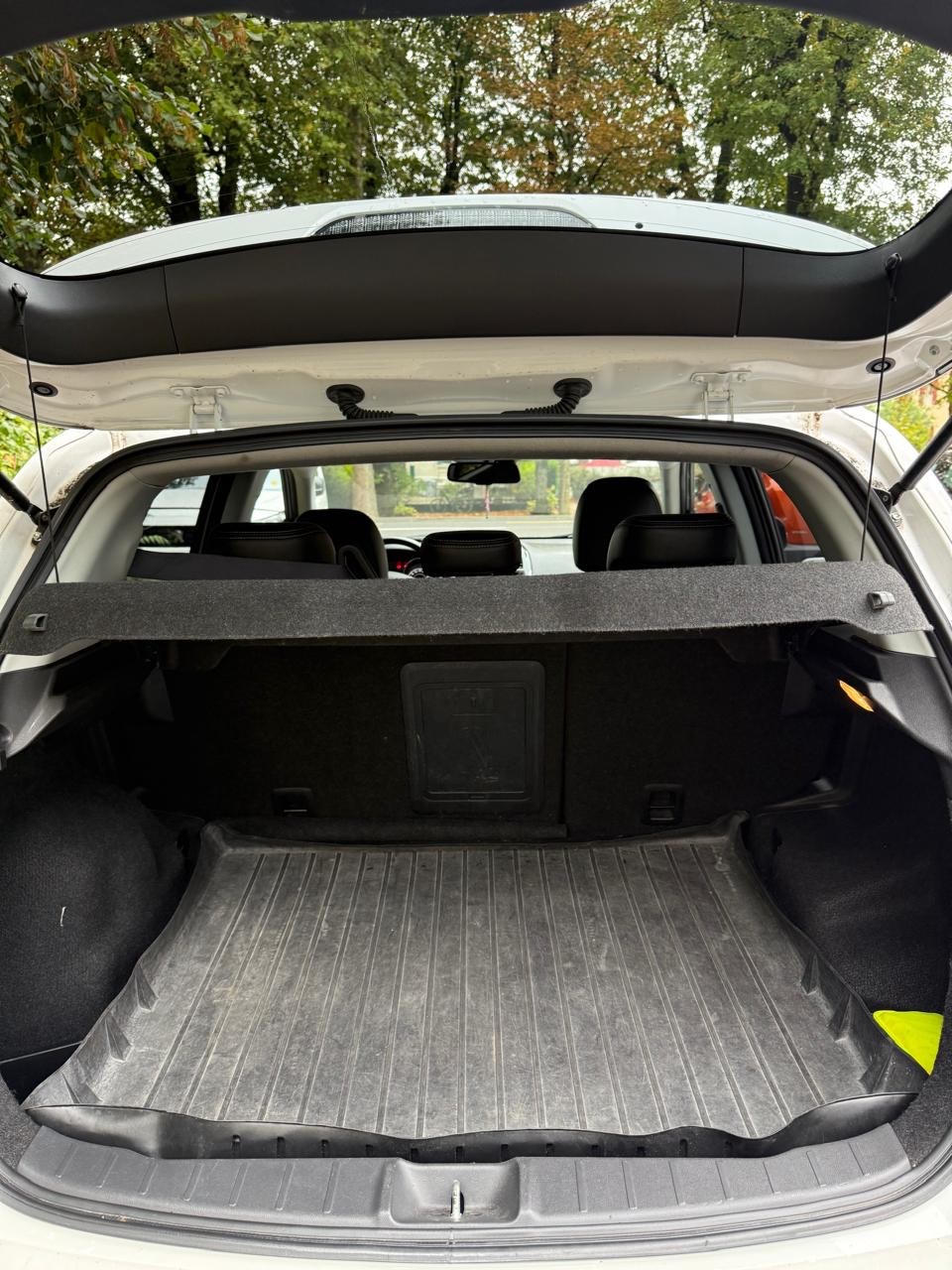 PEUGEOT 4008 1.8 HDi Allure 4WD-image-9