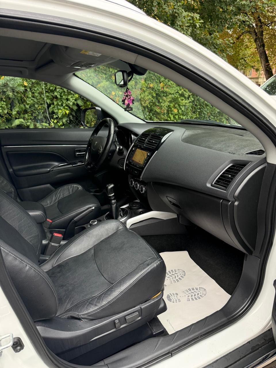 PEUGEOT 4008 1.8 HDi Allure 4WD-image-4