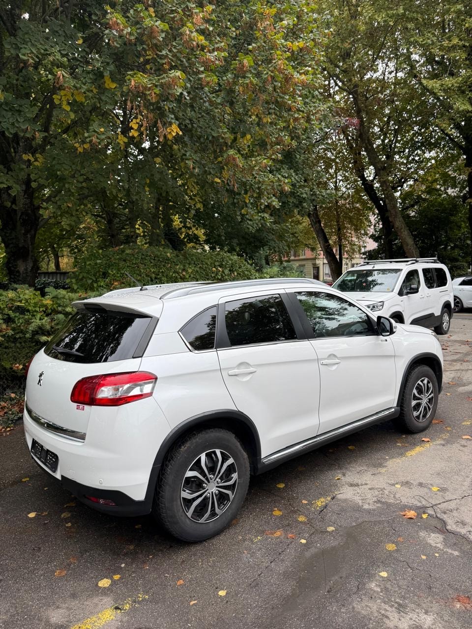 PEUGEOT 4008 1.8 HDi Allure 4WD-image-3