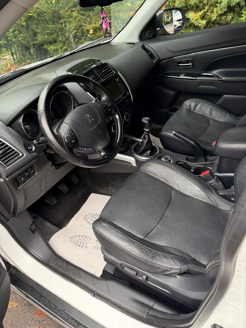 PEUGEOT 4008 1.8 HDi Allure 4WD-image-5