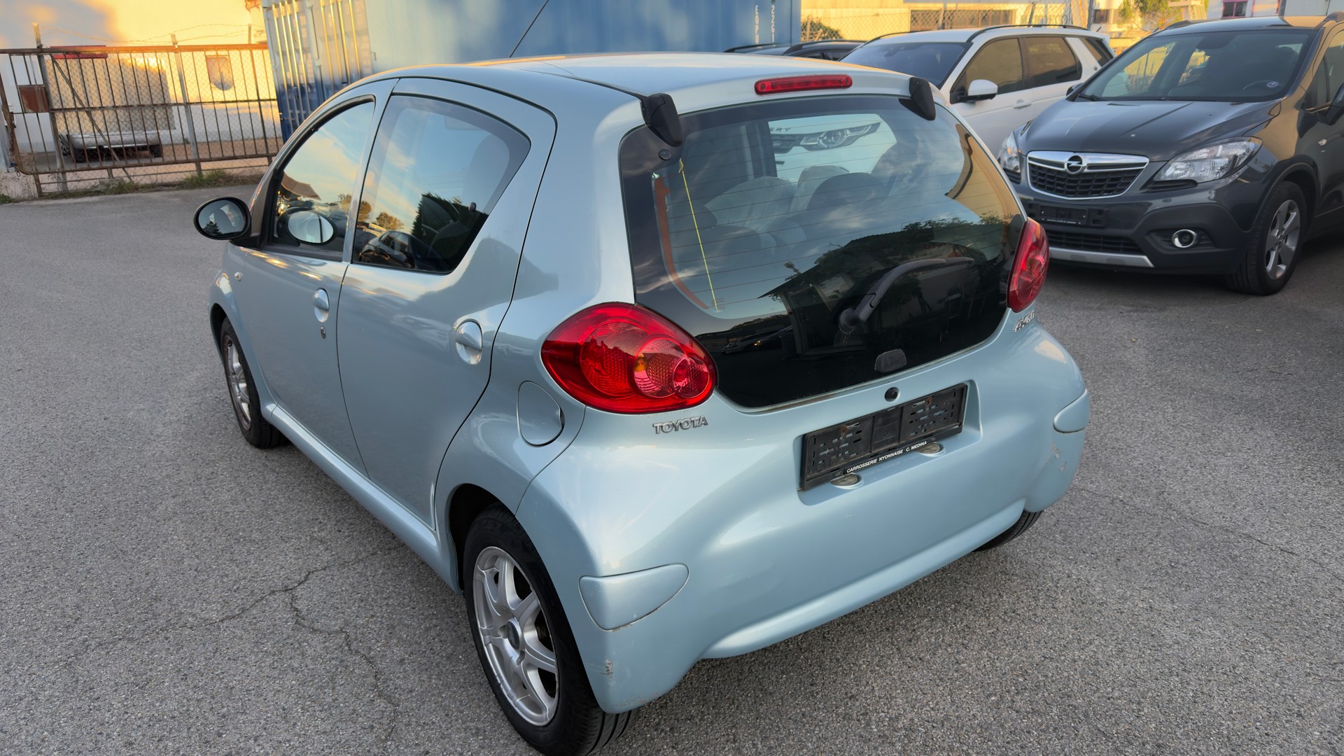 TOYOTA Aygo 1.0 Linea Sol-image-7