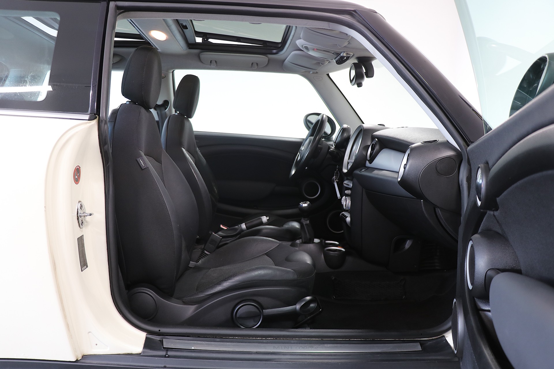 MINI Mini Cooper D-image-10