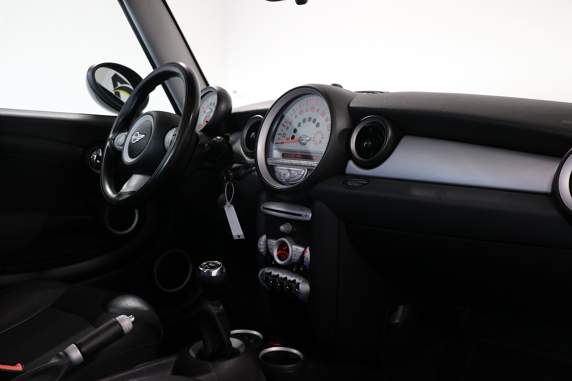 MINI Mini Cooper D-image-11