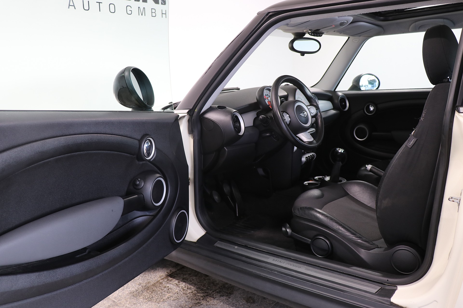 MINI Mini Cooper D-image-4