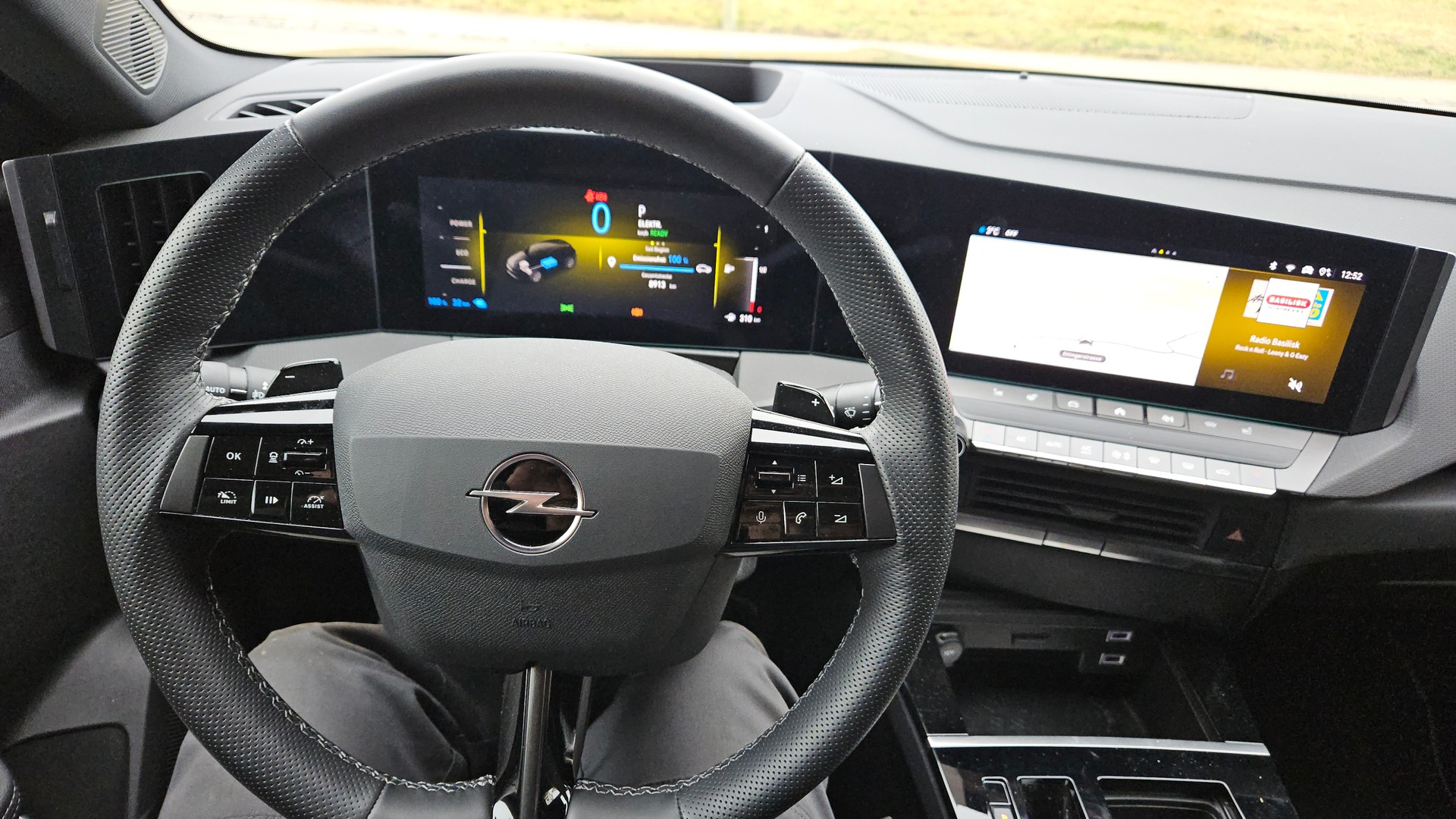 OPEL Astra 1.6 PHEV Turbo GSe A-image-9