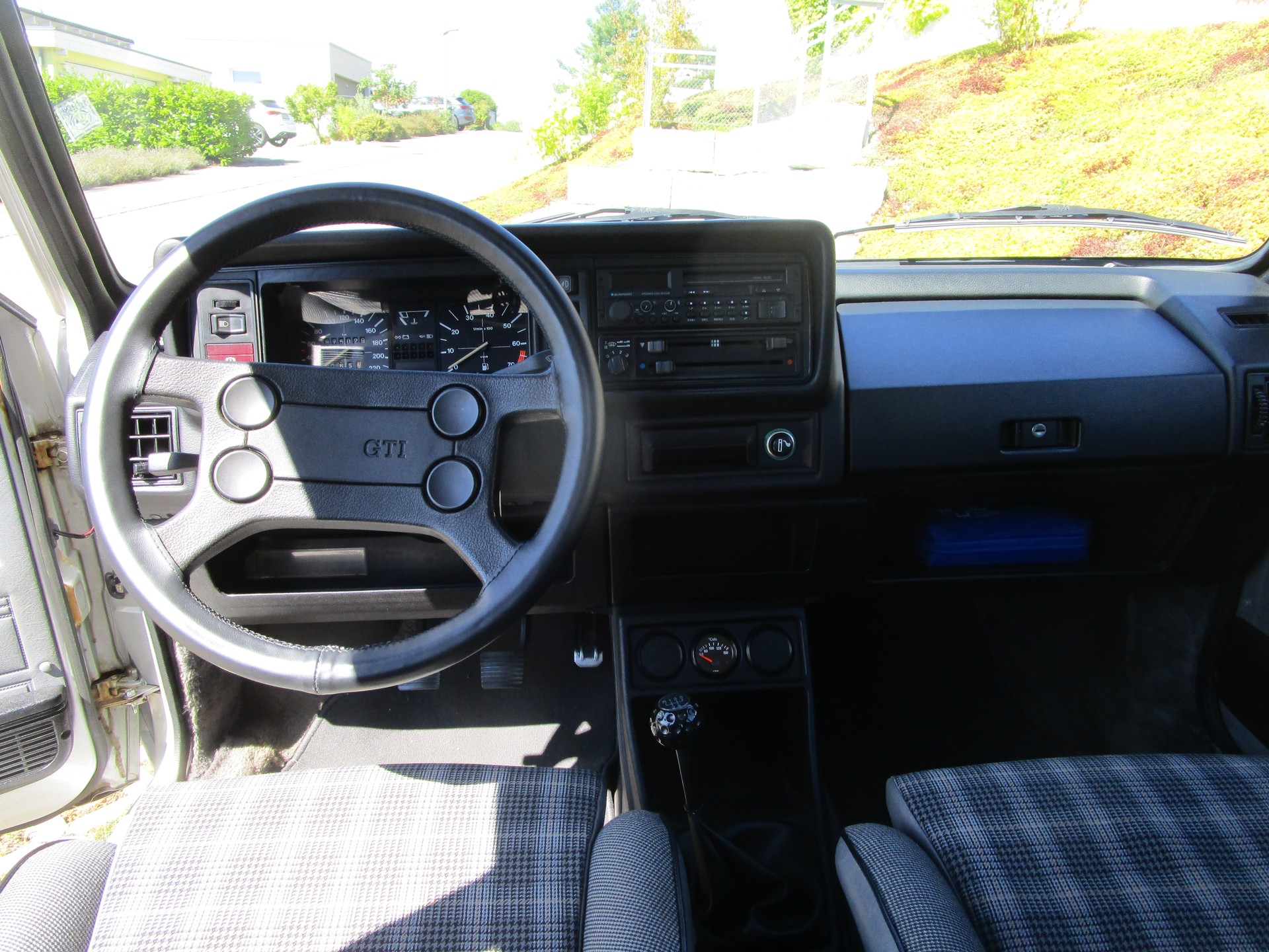 VW Golf 1 GTI 4-türig (1982)-image-14