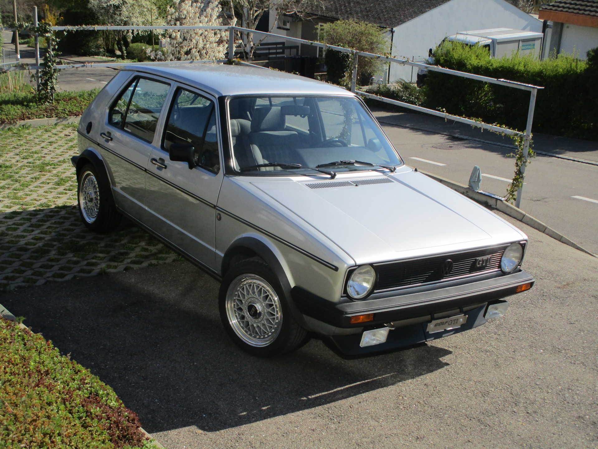 VW Golf 1 GTI 4-türig (1982)-image-4