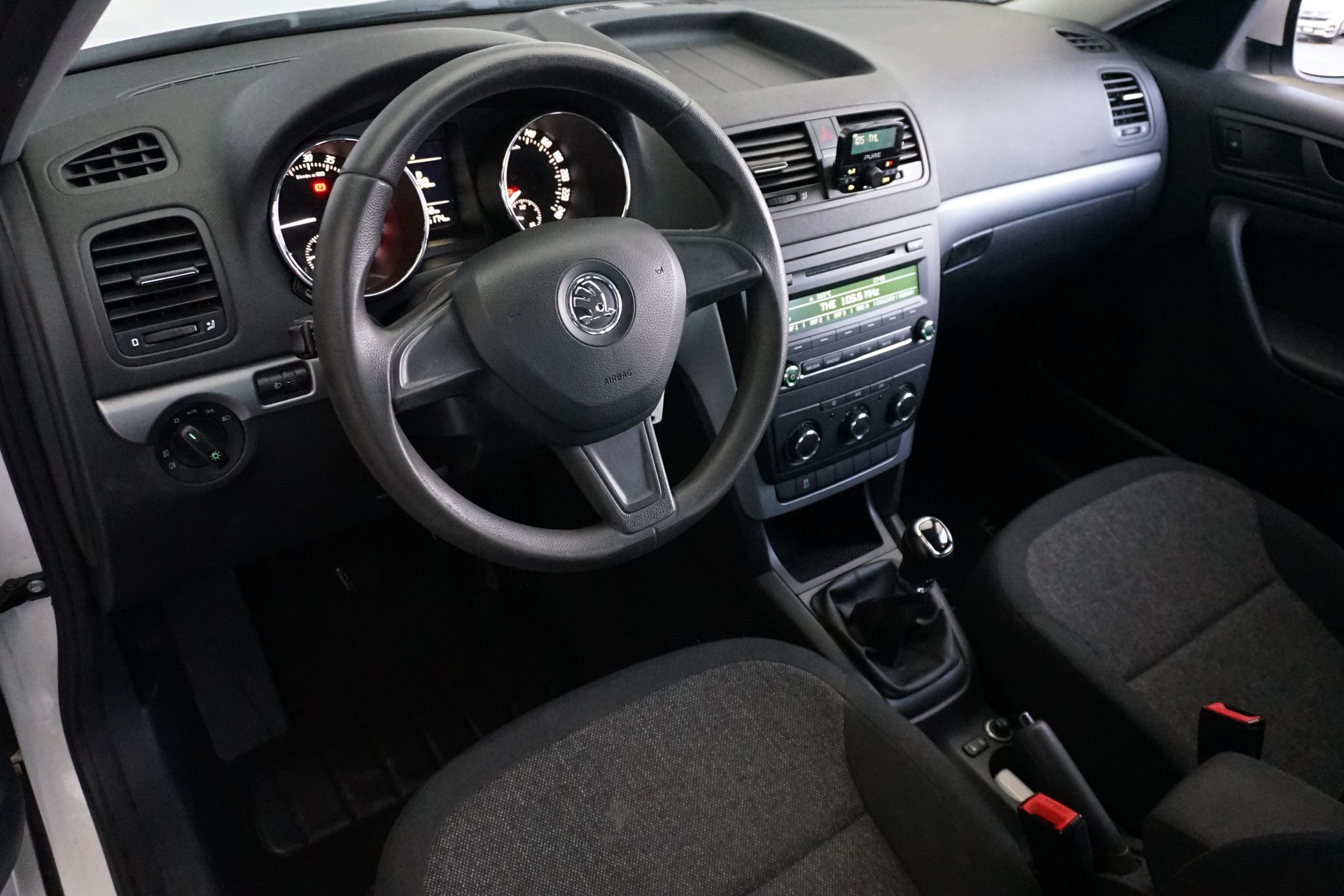 SKODA Yeti 2.0 TDI Active 4x4-image-14