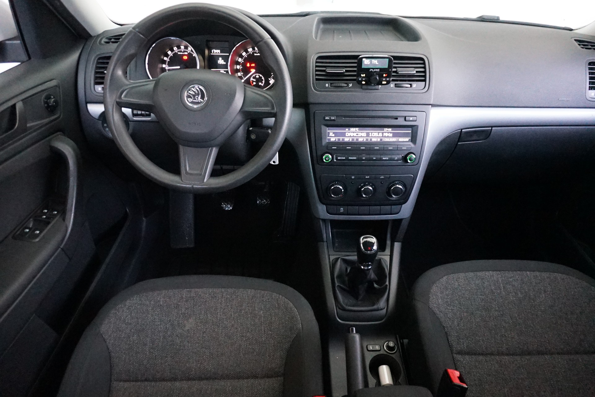 SKODA Yeti 2.0 TDI Active 4x4-image-12