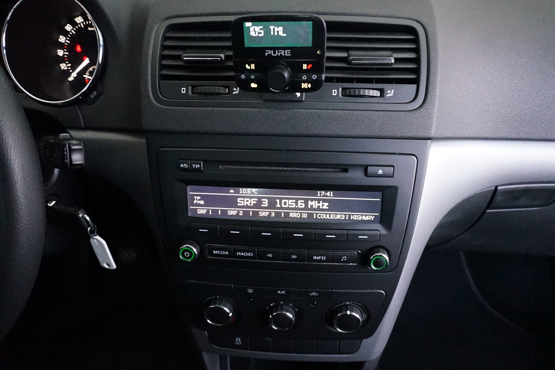SKODA Yeti 2.0 TDI Active 4x4-image-16