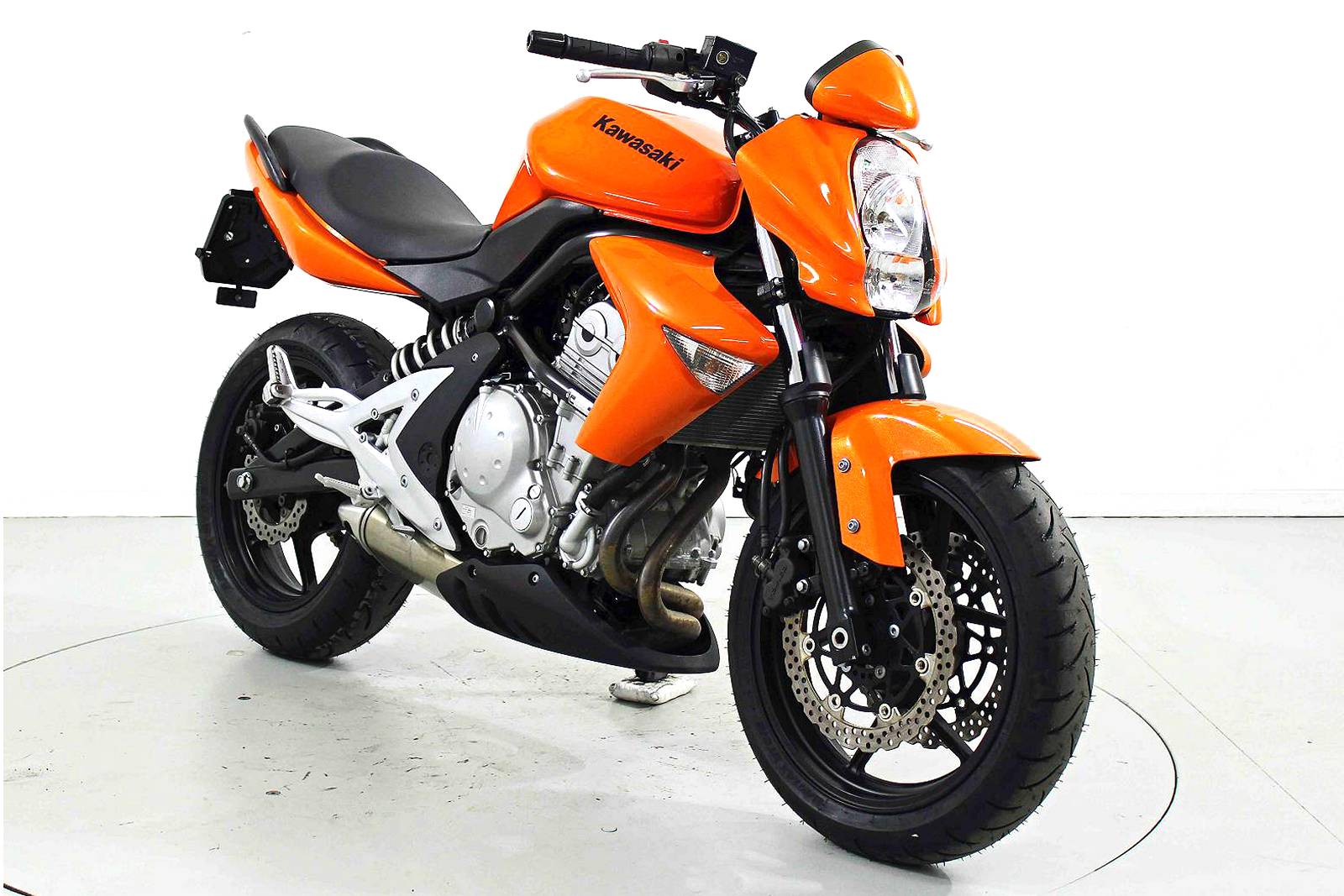KAWASAKI ER-6n-showroom-element-1
