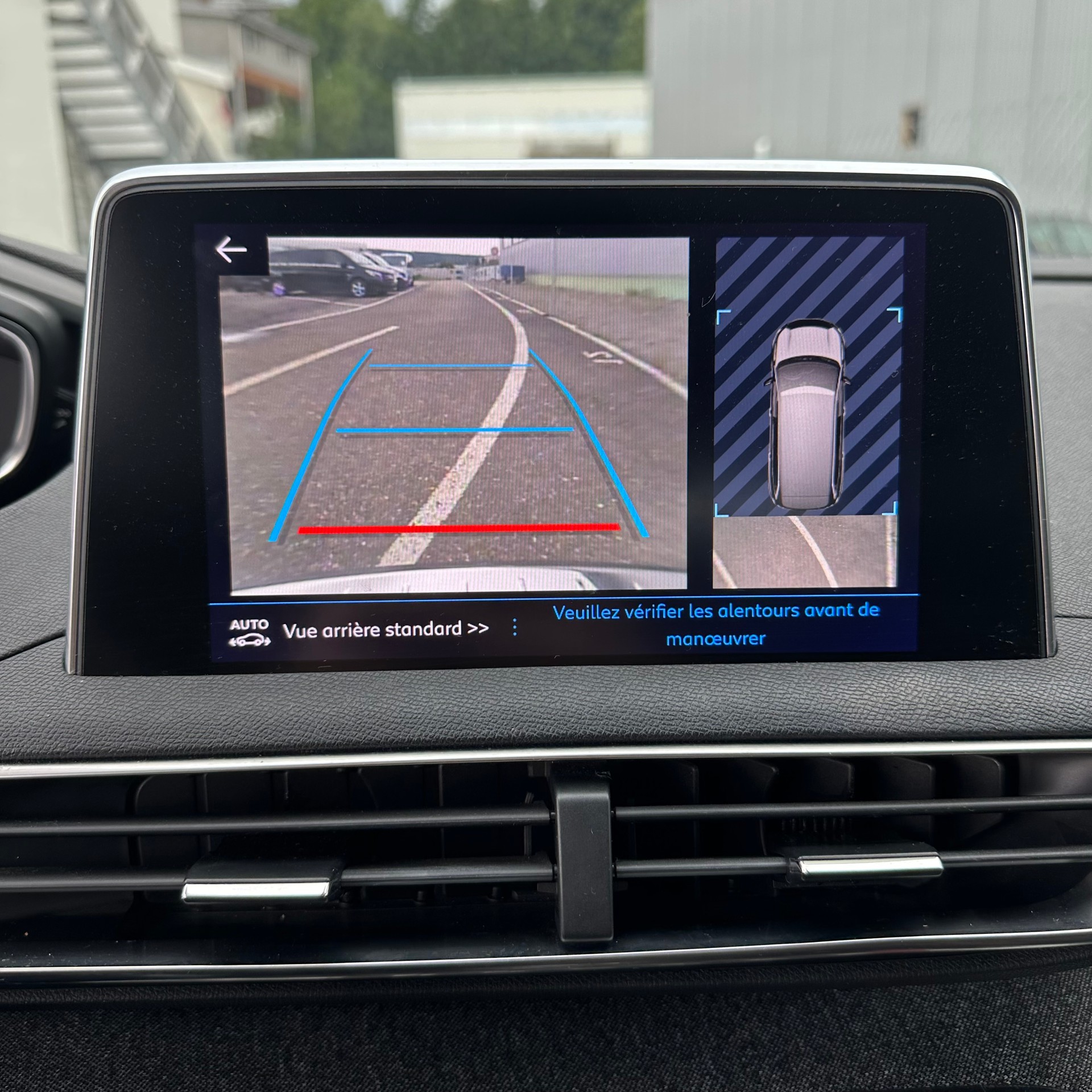 PEUGEOT 5008 1.2 Pure Tech Allure EAT-image-21