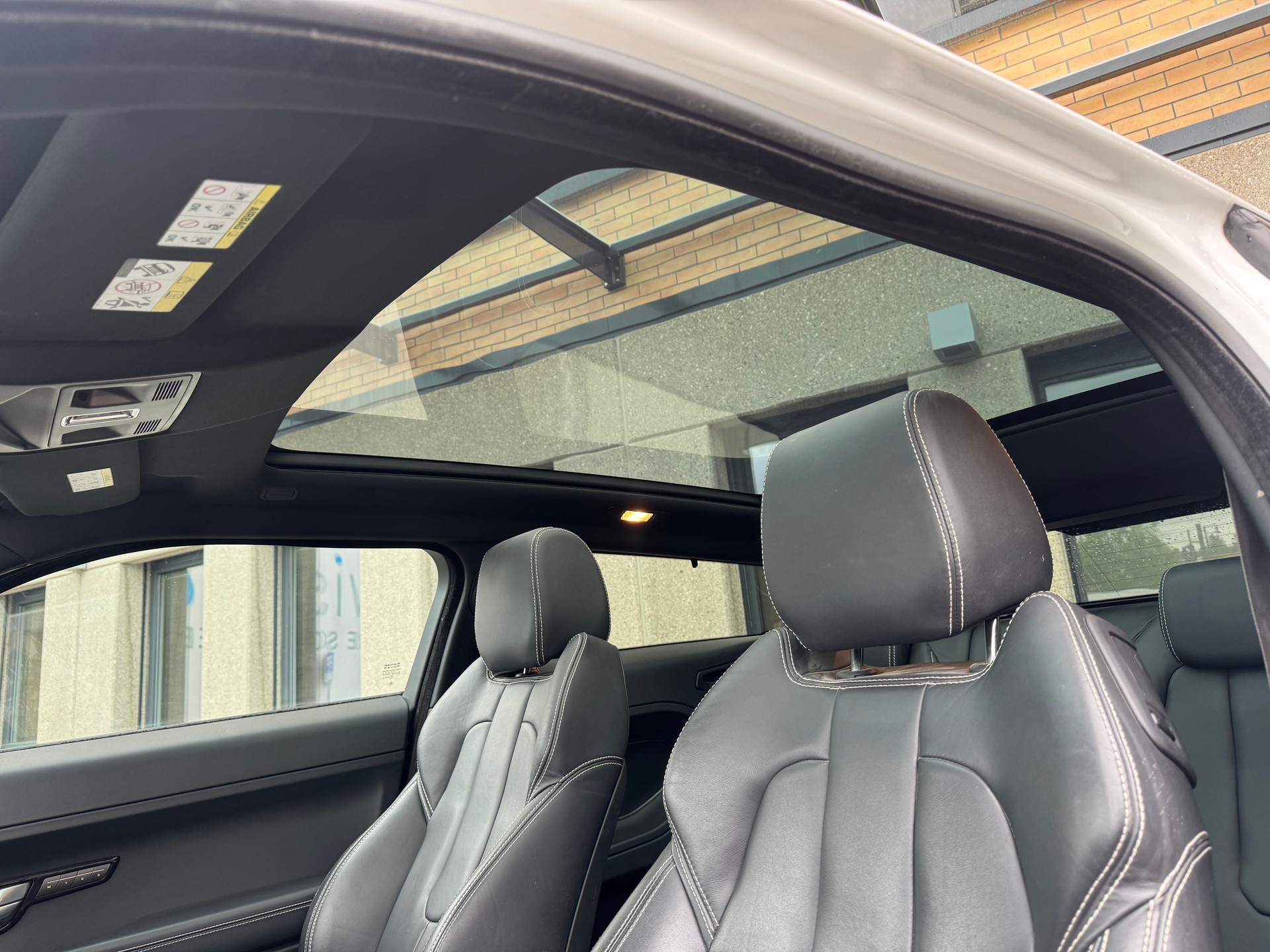 LAND ROVER Range Rover Evoque 2.2 SD4 Dynamic AT6-image-18