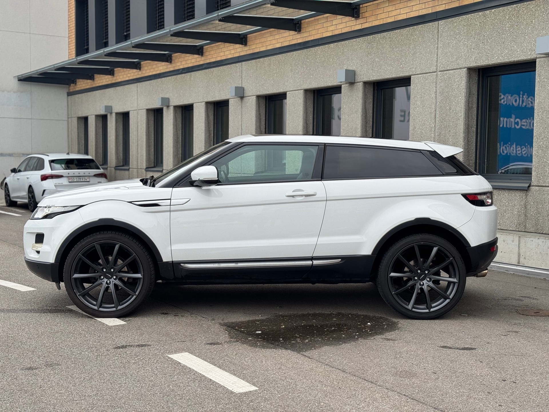 LAND ROVER Range Rover Evoque 2.2 SD4 Dynamic AT6-image-1
