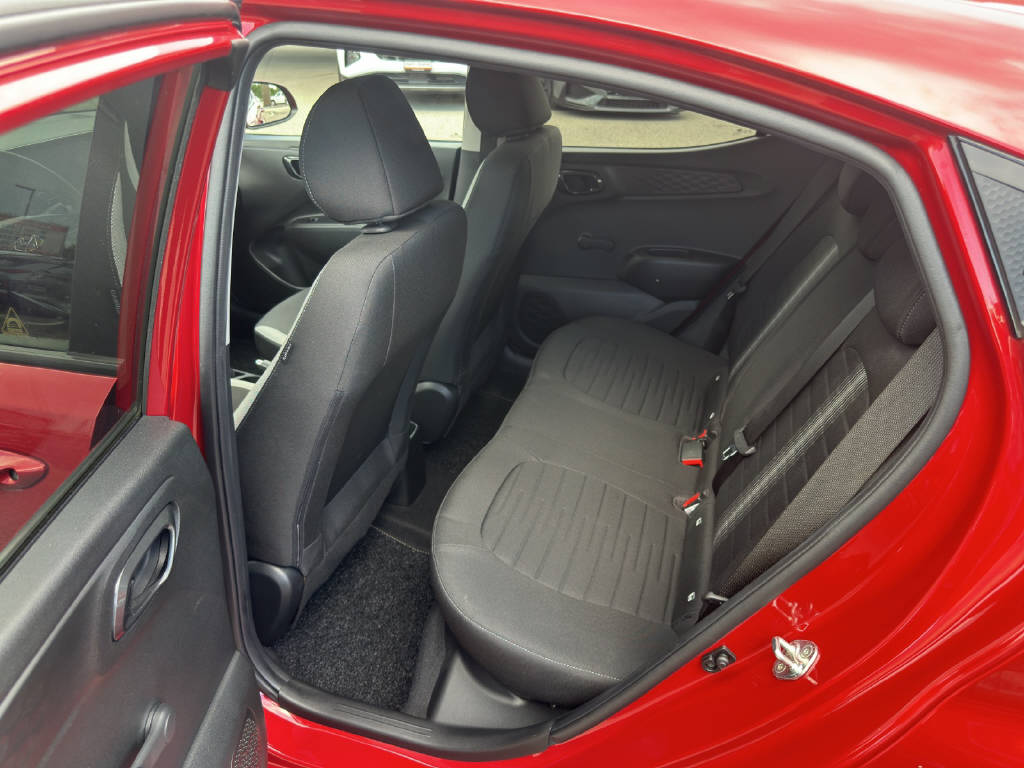 HYUNDAI i10 1.2 Amplia-image-8