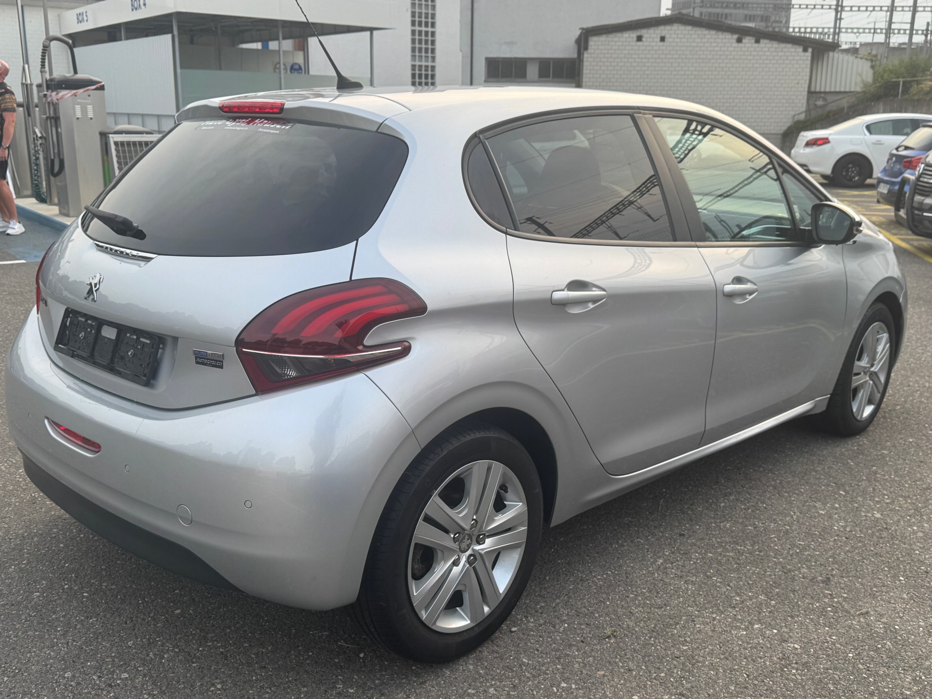 PEUGEOT 208 1.2 PureTech Active-image-5