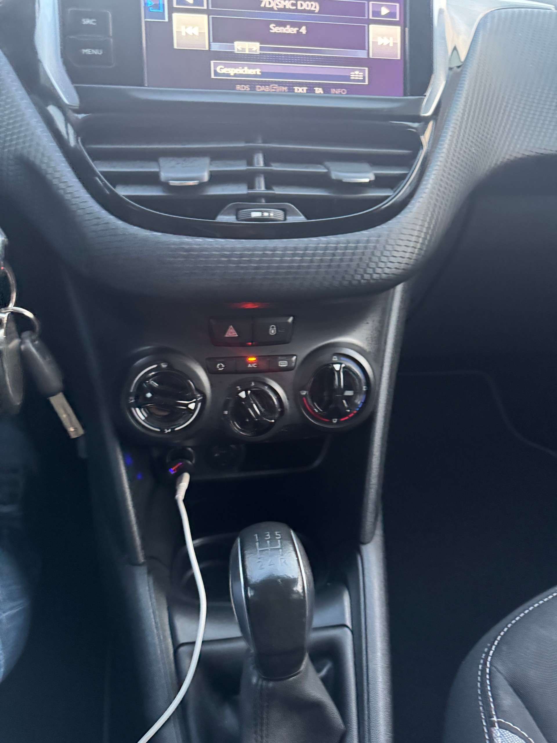 PEUGEOT 208 1.2 PureTech Active-image-14