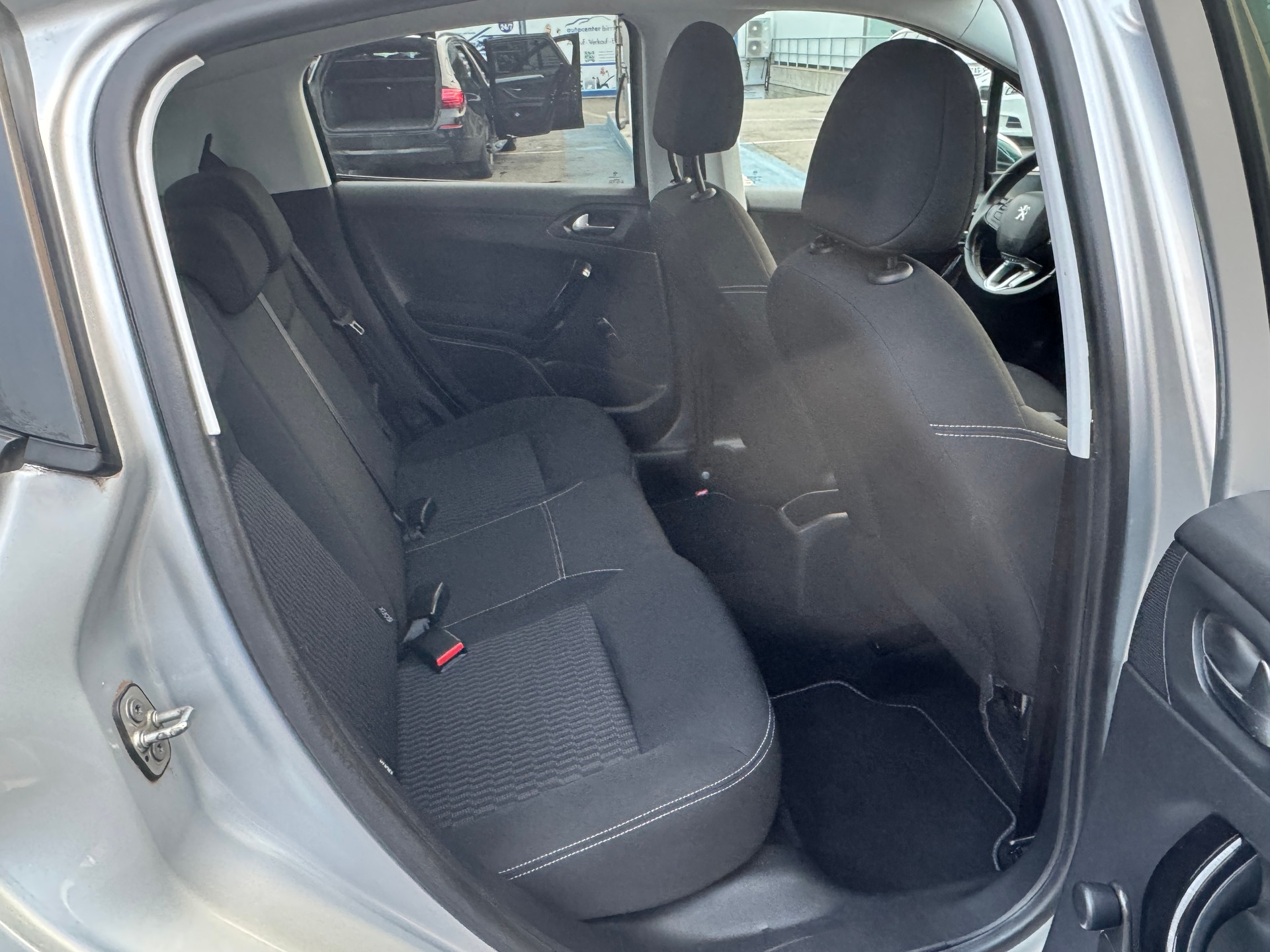 PEUGEOT 208 1.2 PureTech Active-image-10