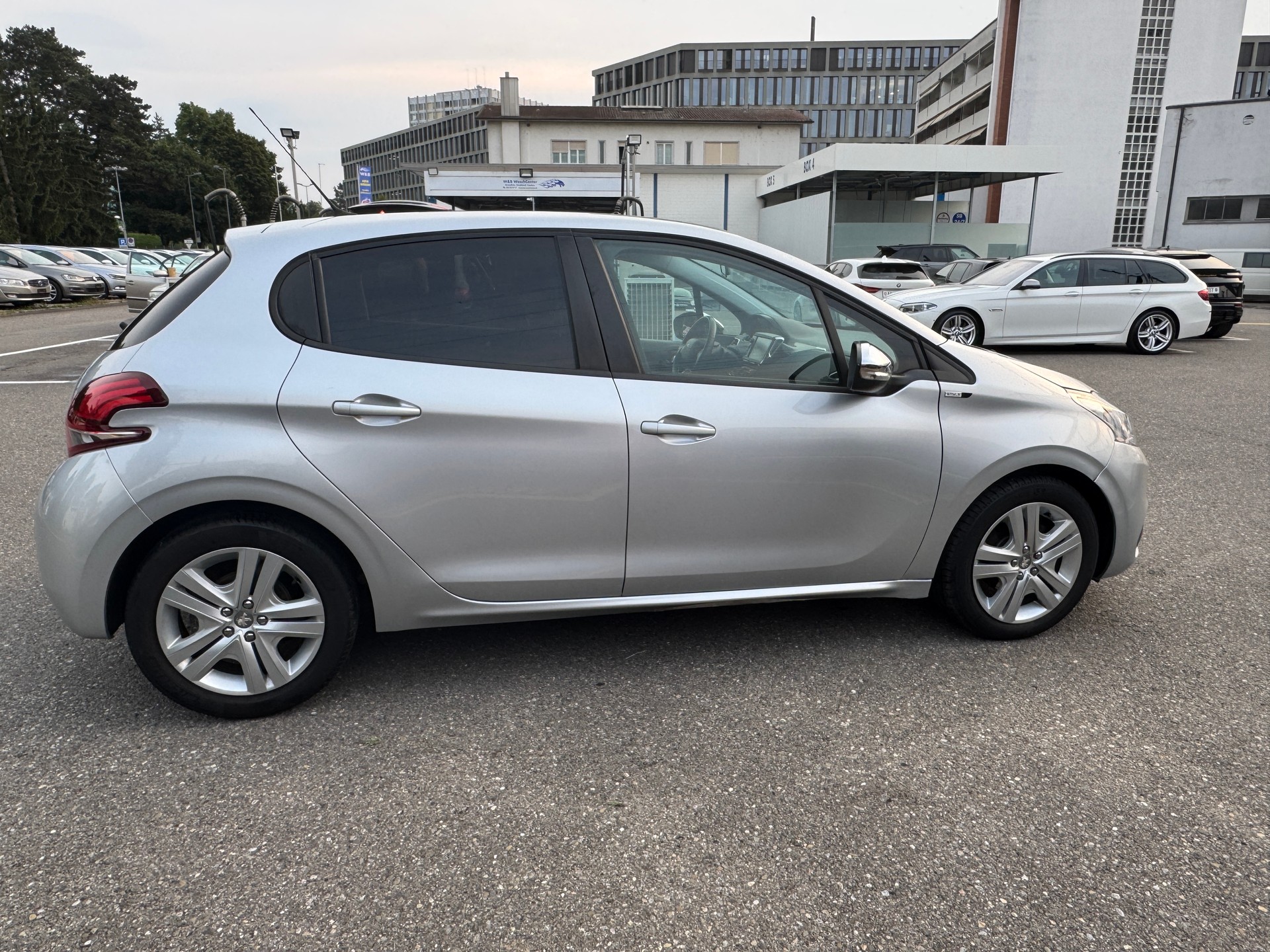 PEUGEOT 208 1.2 PureTech Active-image-6