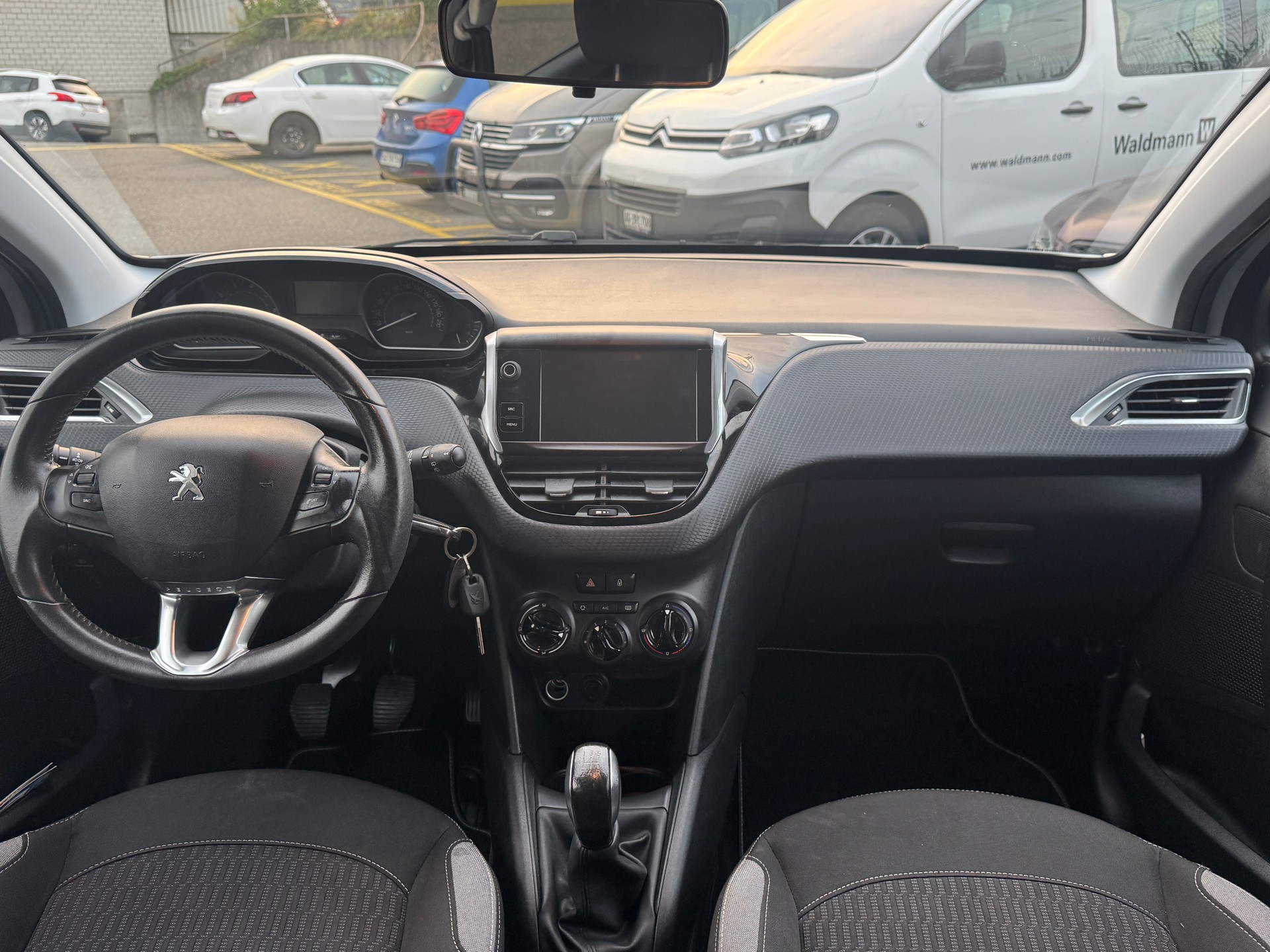 PEUGEOT 208 1.2 PureTech Active-image-12