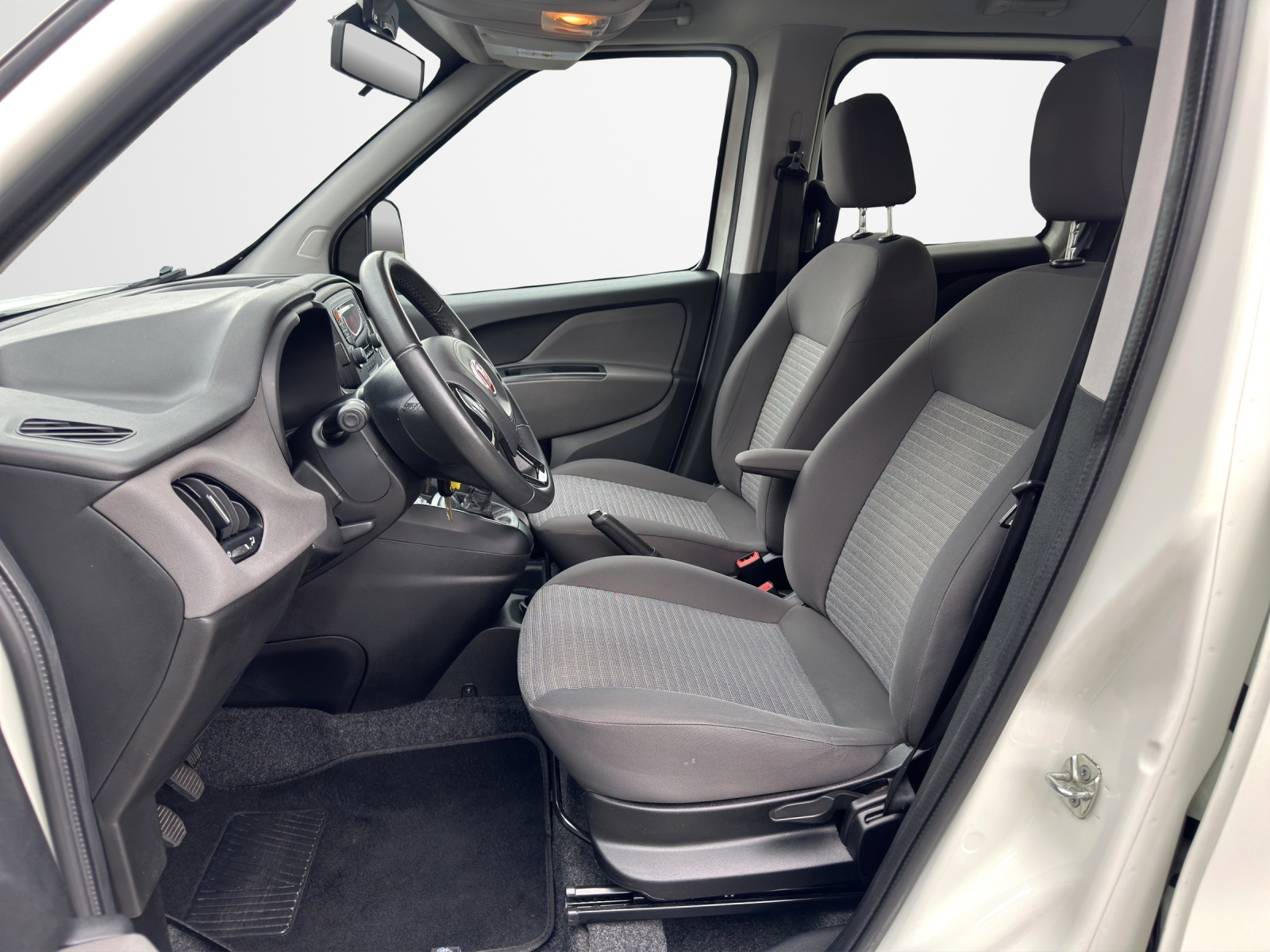 FIAT Doblò 2.0 JTD Emotion-image-8