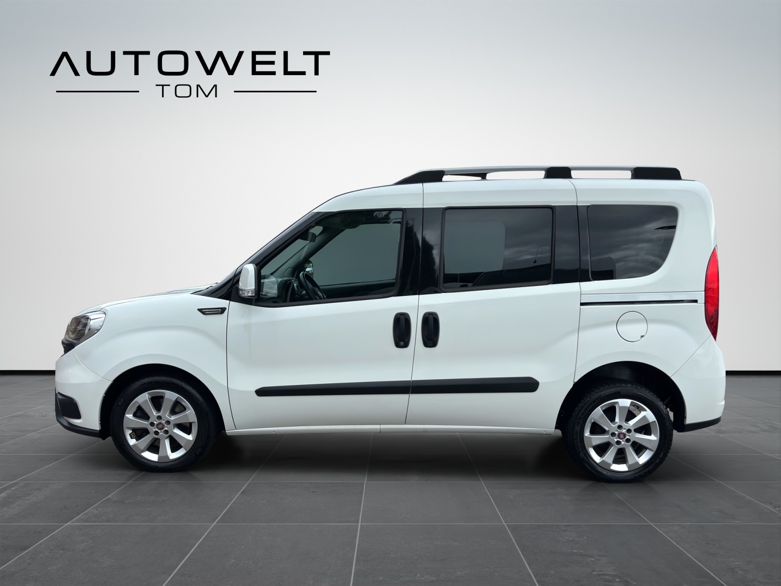 FIAT Doblò 2.0 JTD Emotion-image-1