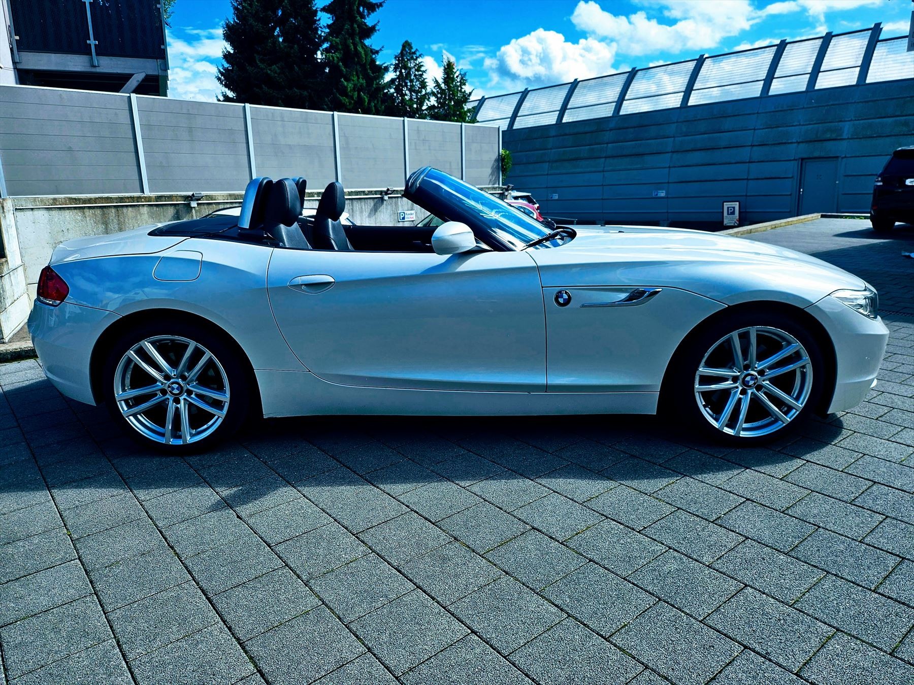 BMW Z4 sDrive28i-image-8