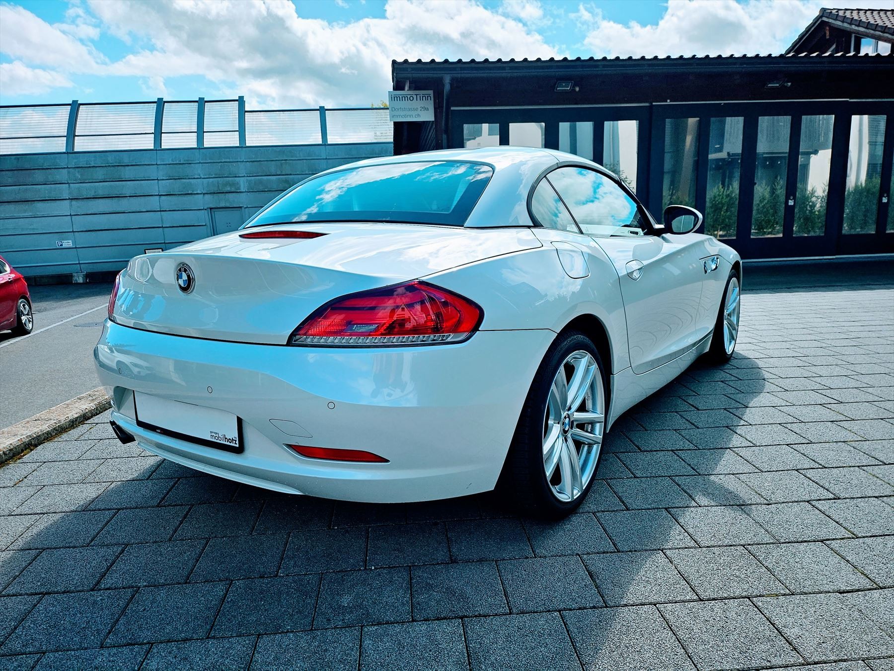 BMW Z4 sDrive28i-image-4