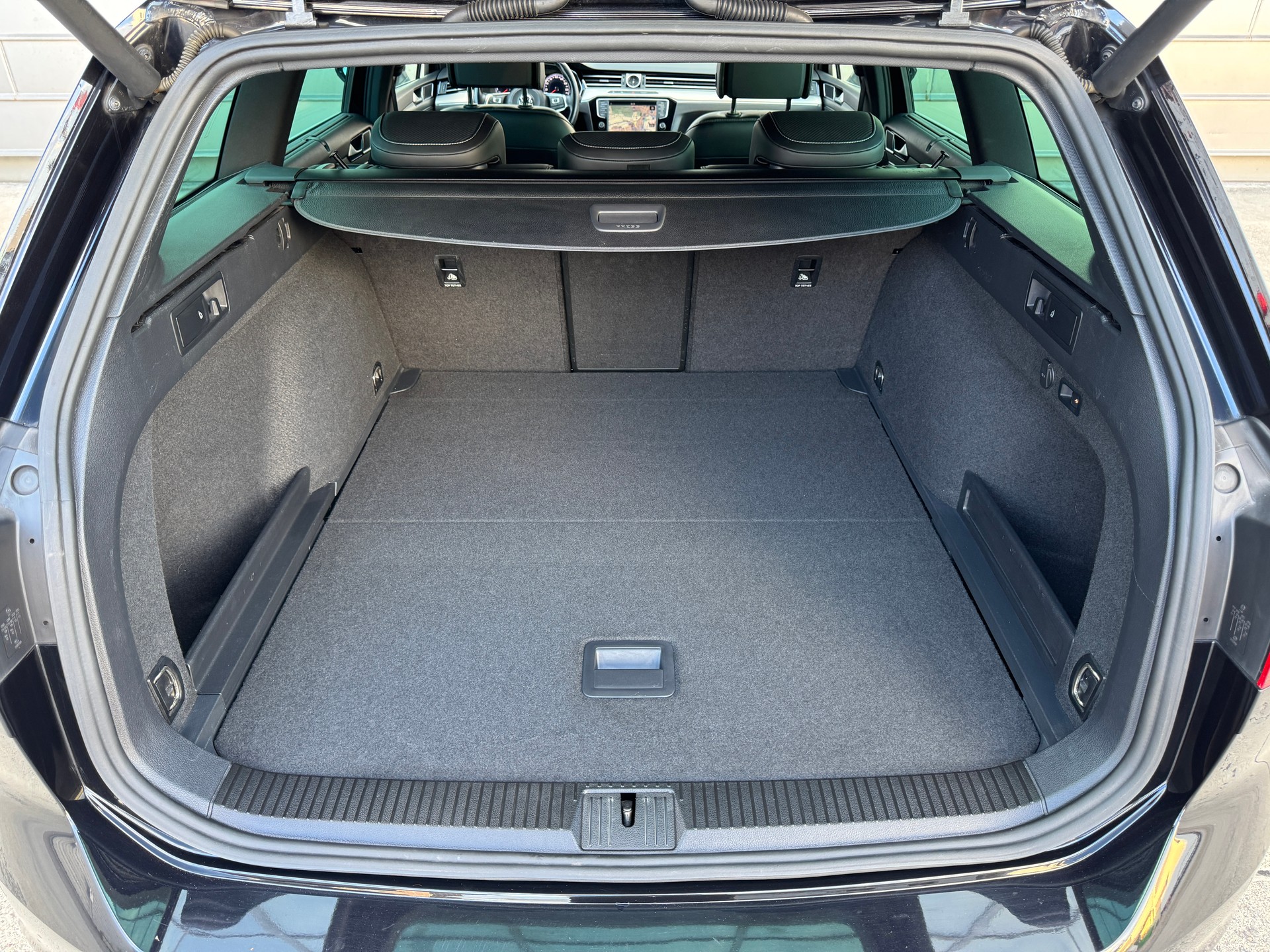 VW Passat Variant 2.0 TSI ABT R-Line Highline 4Motion DSG-image-6