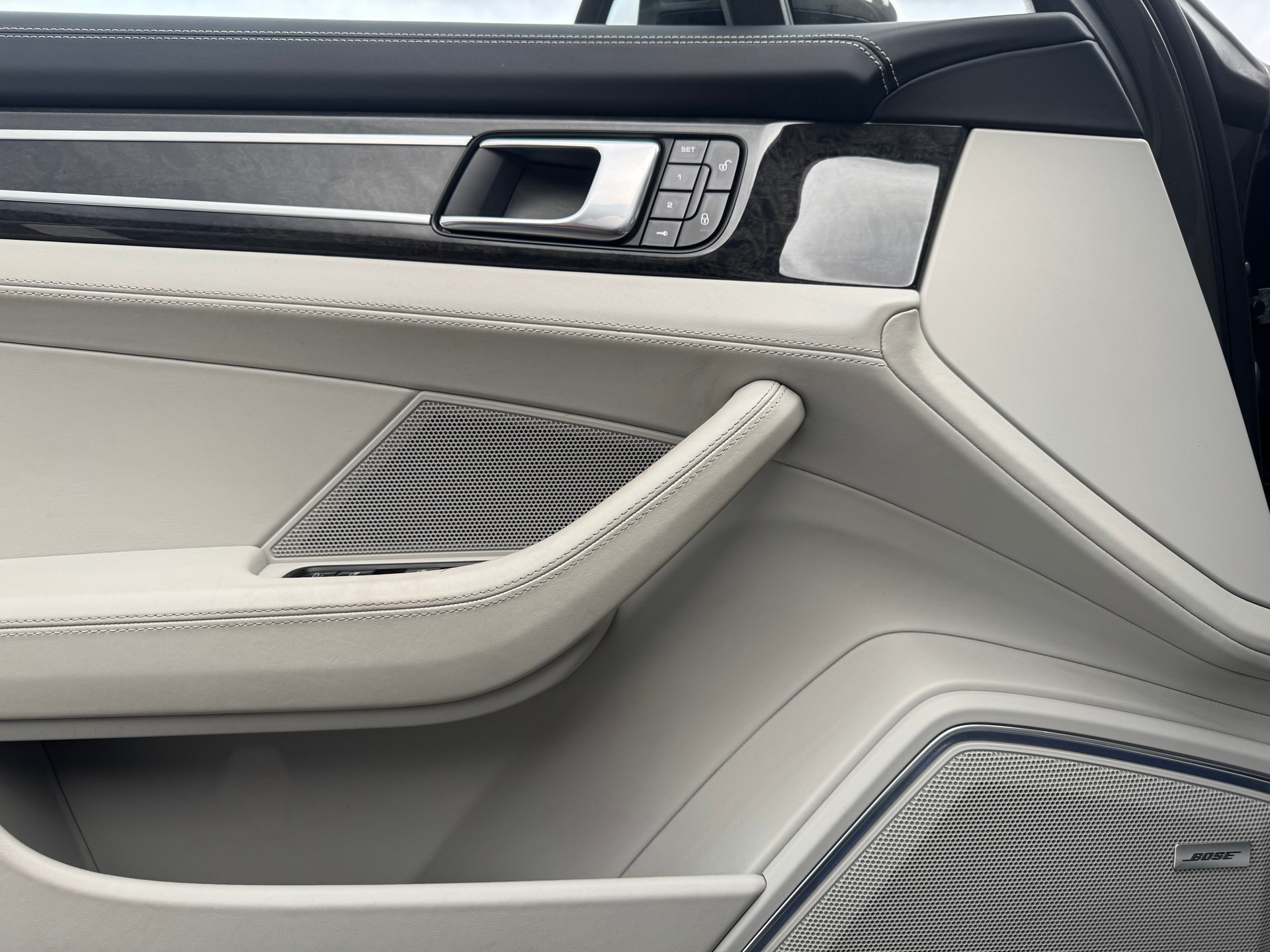 PORSCHE Panamera 4S PDK-image-14