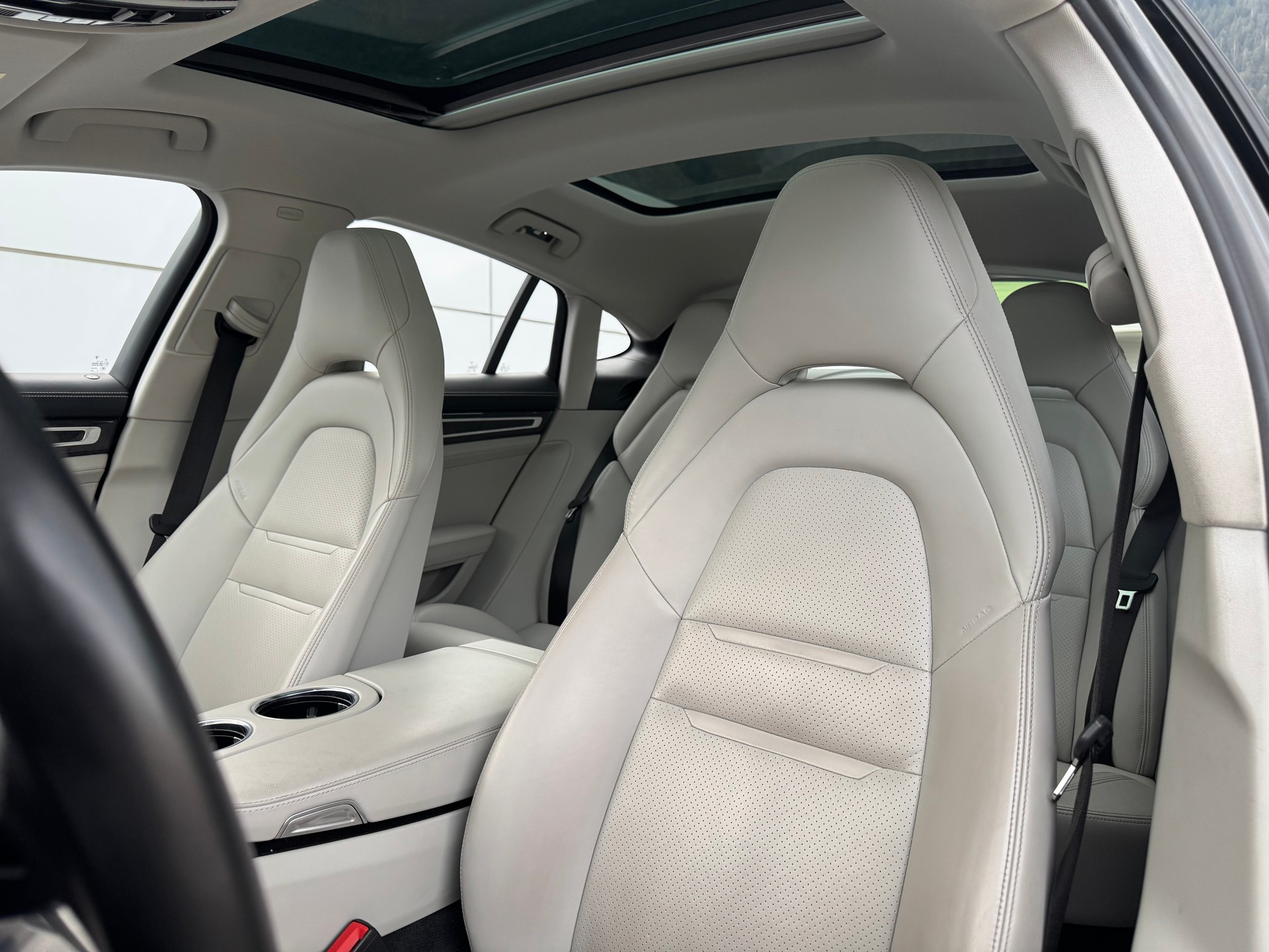 PORSCHE Panamera 4S PDK-image-12