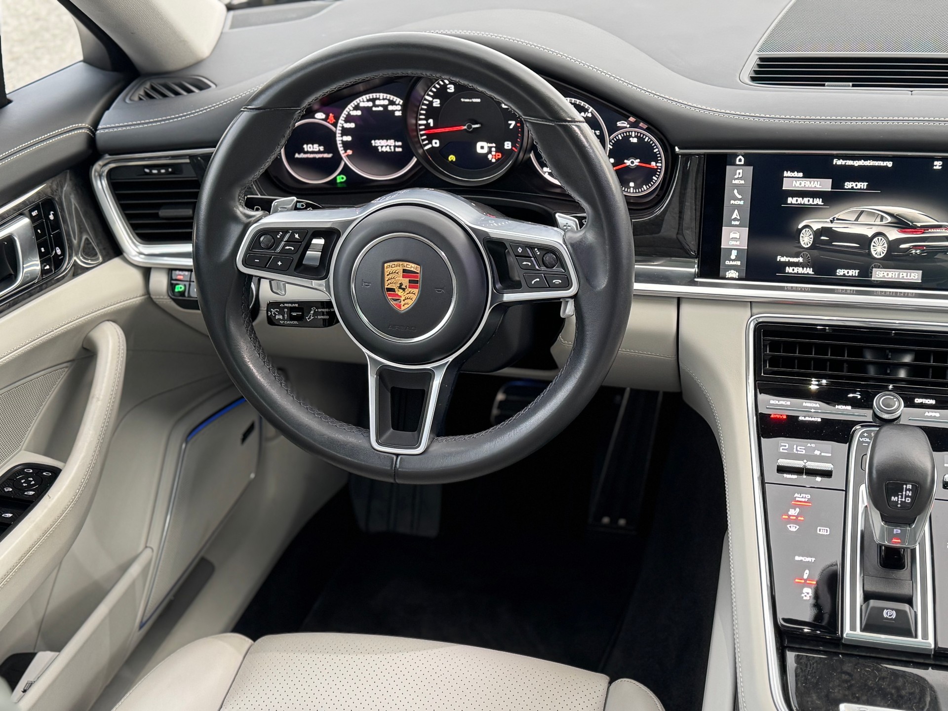 PORSCHE Panamera 4S PDK-image-15