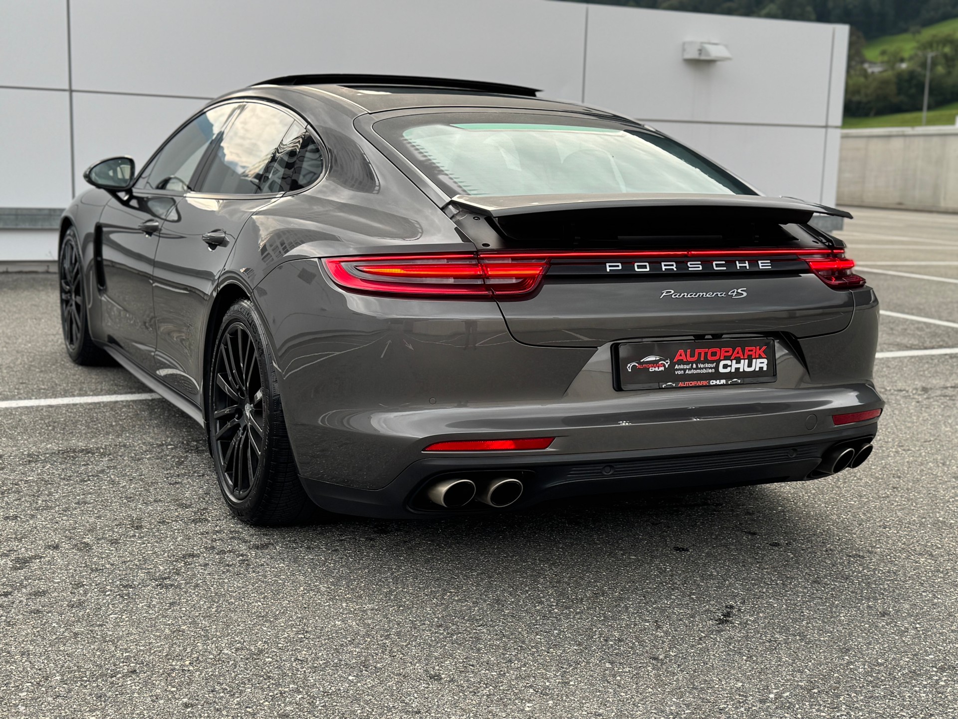 PORSCHE Panamera 4S PDK-image-2