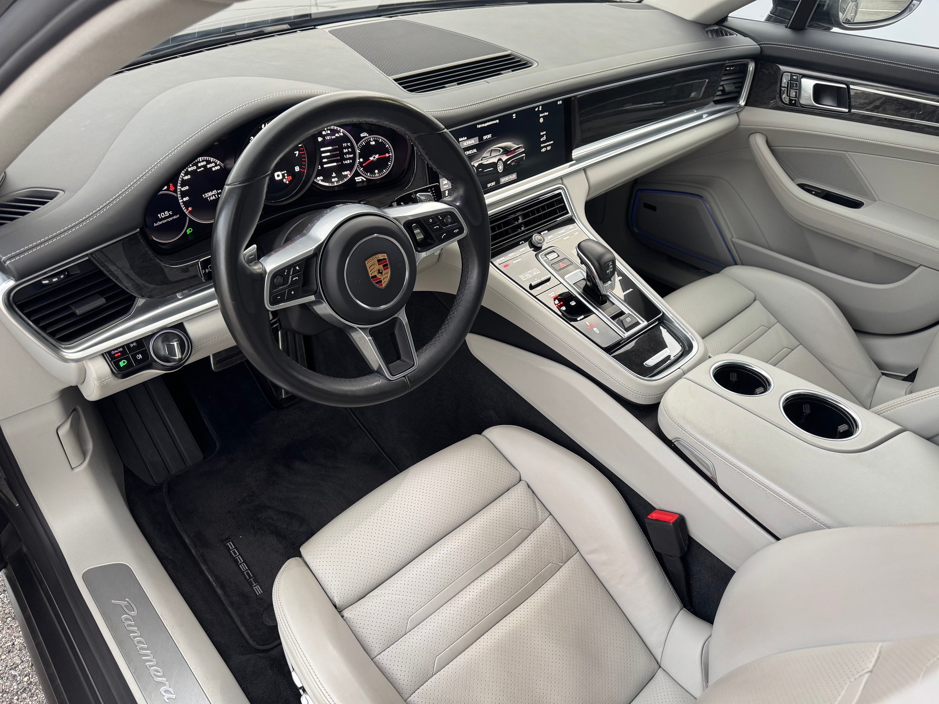 PORSCHE Panamera 4S PDK-image-9
