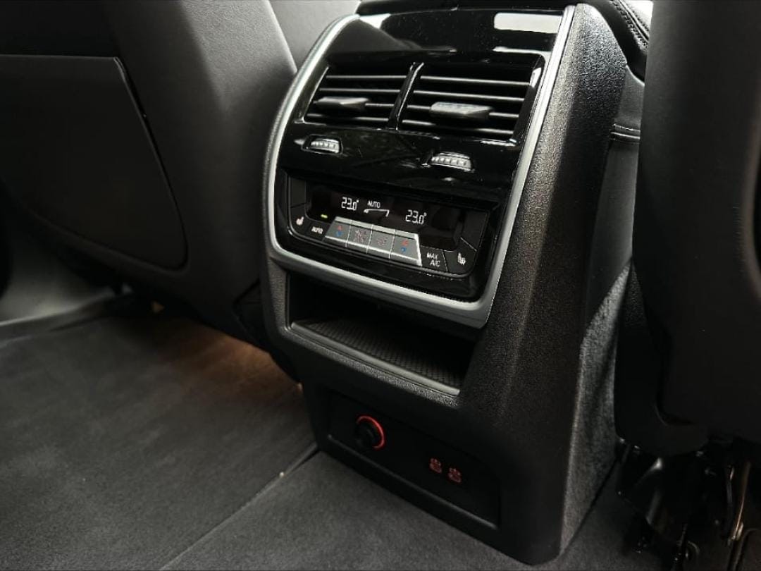 BMW X7 xDrive M50i Steptronic-image-12