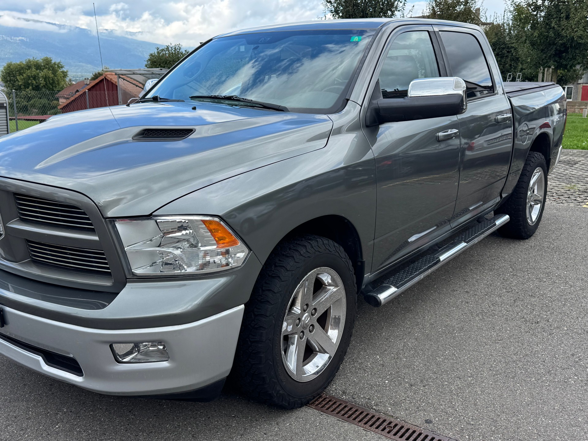 DODGE Ram 1500-image-1