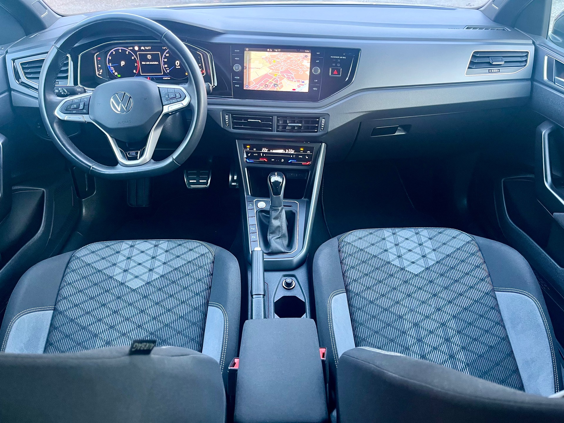 VW Taigo 1.5 TSI R-Line DSG*150PS*CH-FAHRZEUG*-image-14