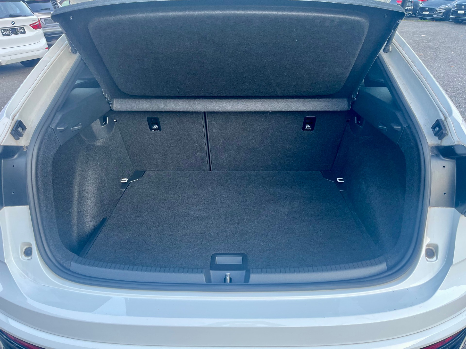 VW Taigo 1.5 TSI R-Line DSG*150PS*CH-FAHRZEUG*-image-18
