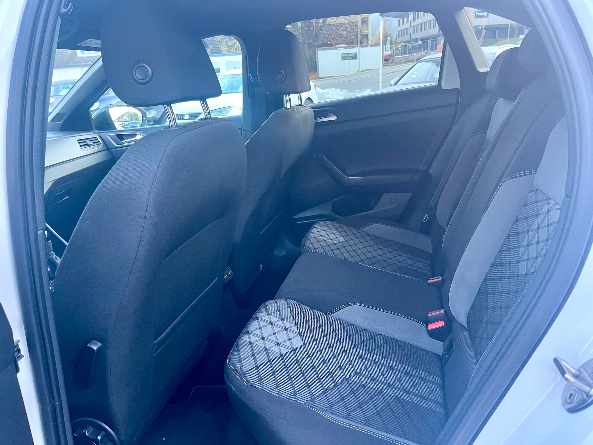 VW Taigo 1.5 TSI R-Line DSG*150PS*CH-FAHRZEUG*-image-25