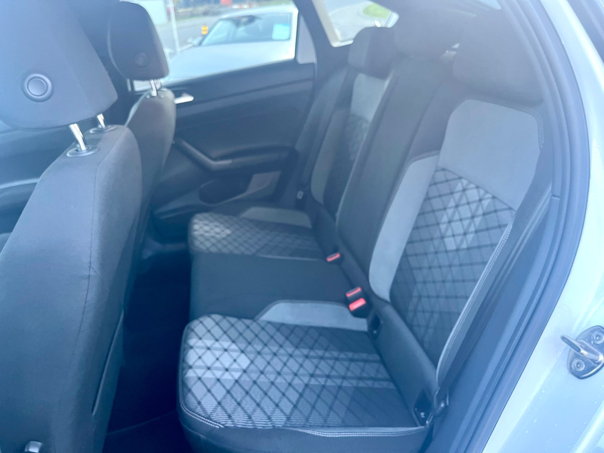 VW Taigo 1.5 TSI R-Line DSG*150PS*CH-FAHRZEUG*-image-26