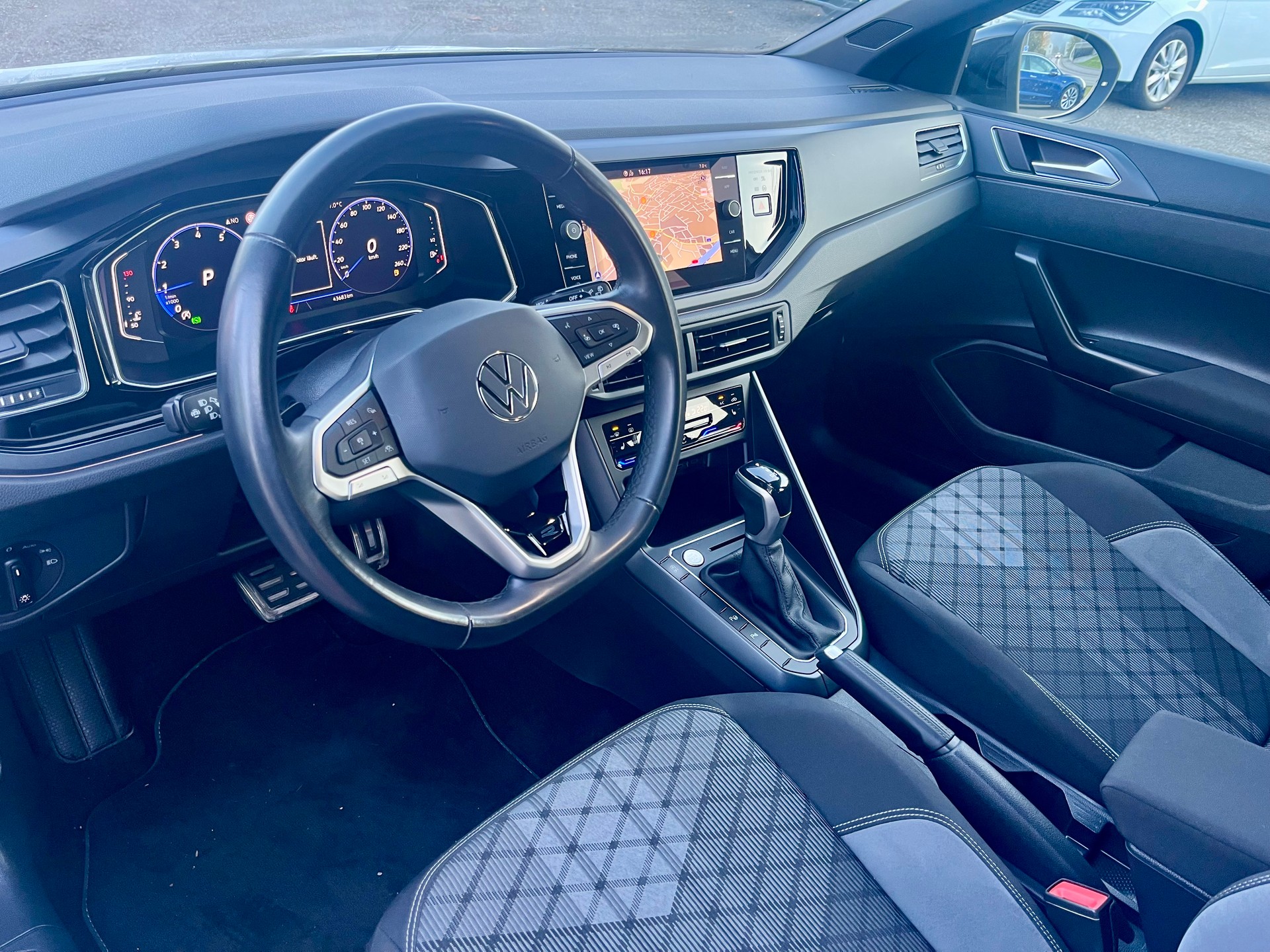 VW Taigo 1.5 TSI R-Line DSG*150PS*CH-FAHRZEUG*-image-11