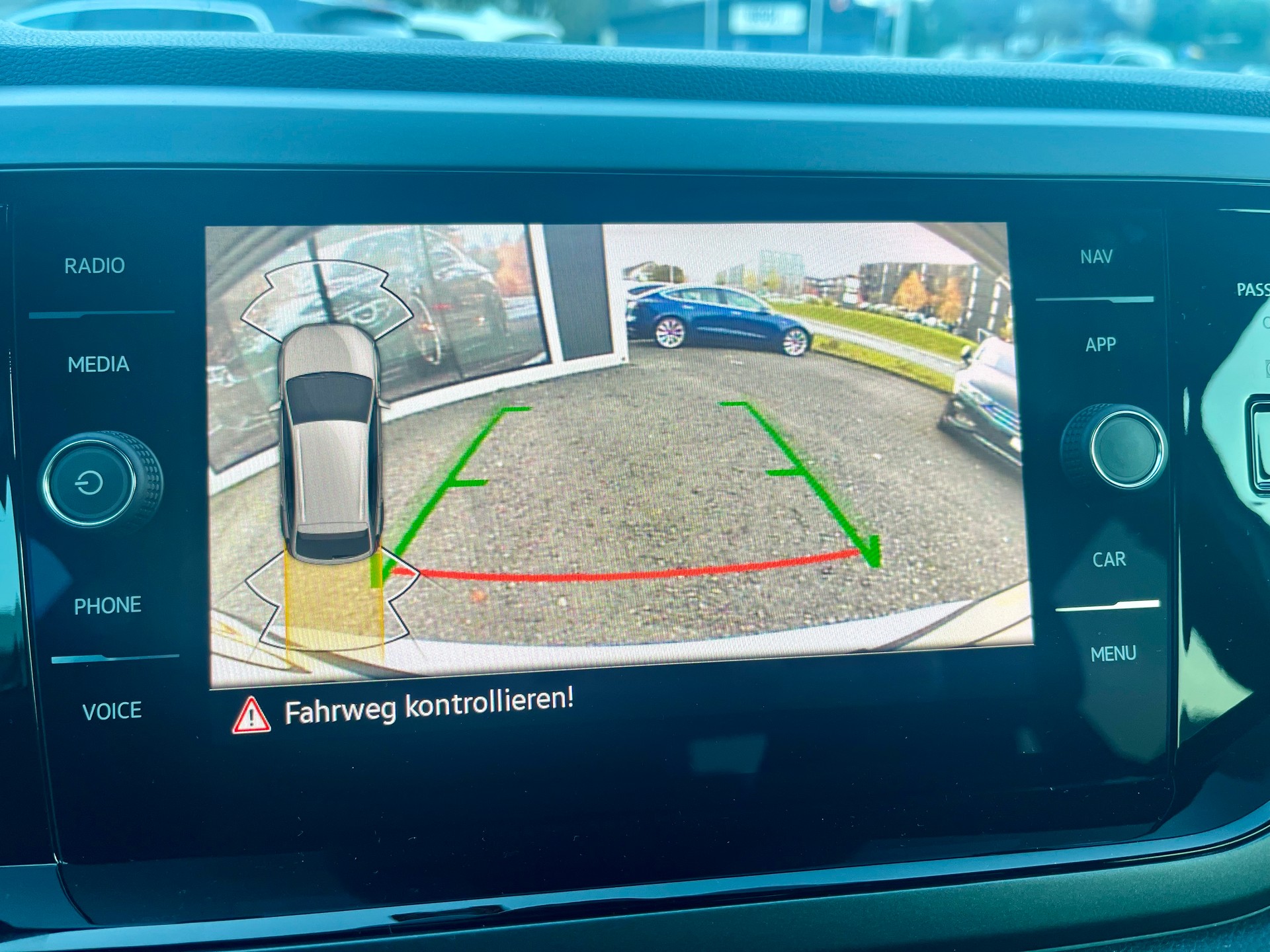 VW Taigo 1.5 TSI R-Line DSG*150PS*CH-FAHRZEUG*-image-19