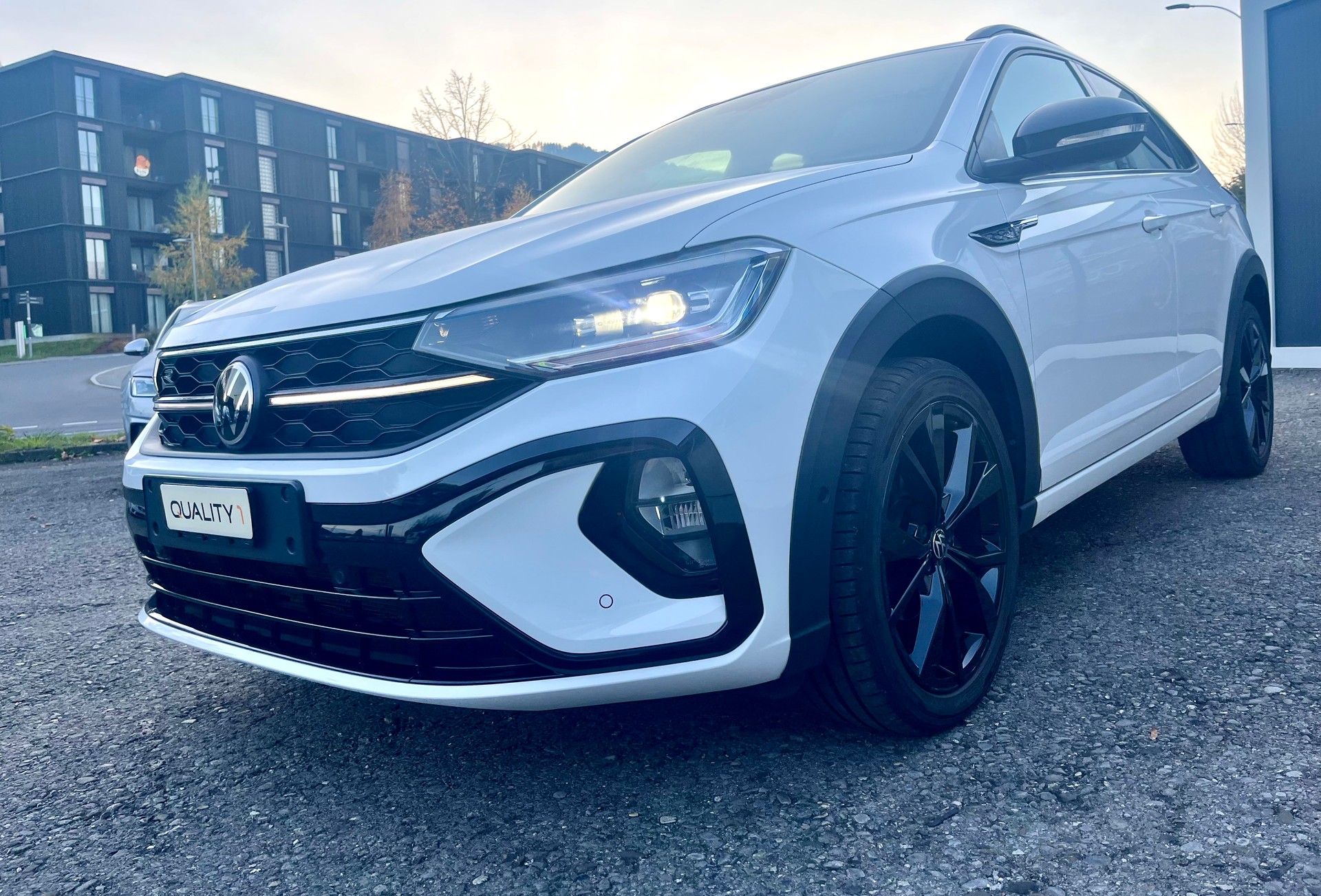VW Taigo 1.5 TSI R-Line DSG*150PS*CH-FAHRZEUG*-image-0