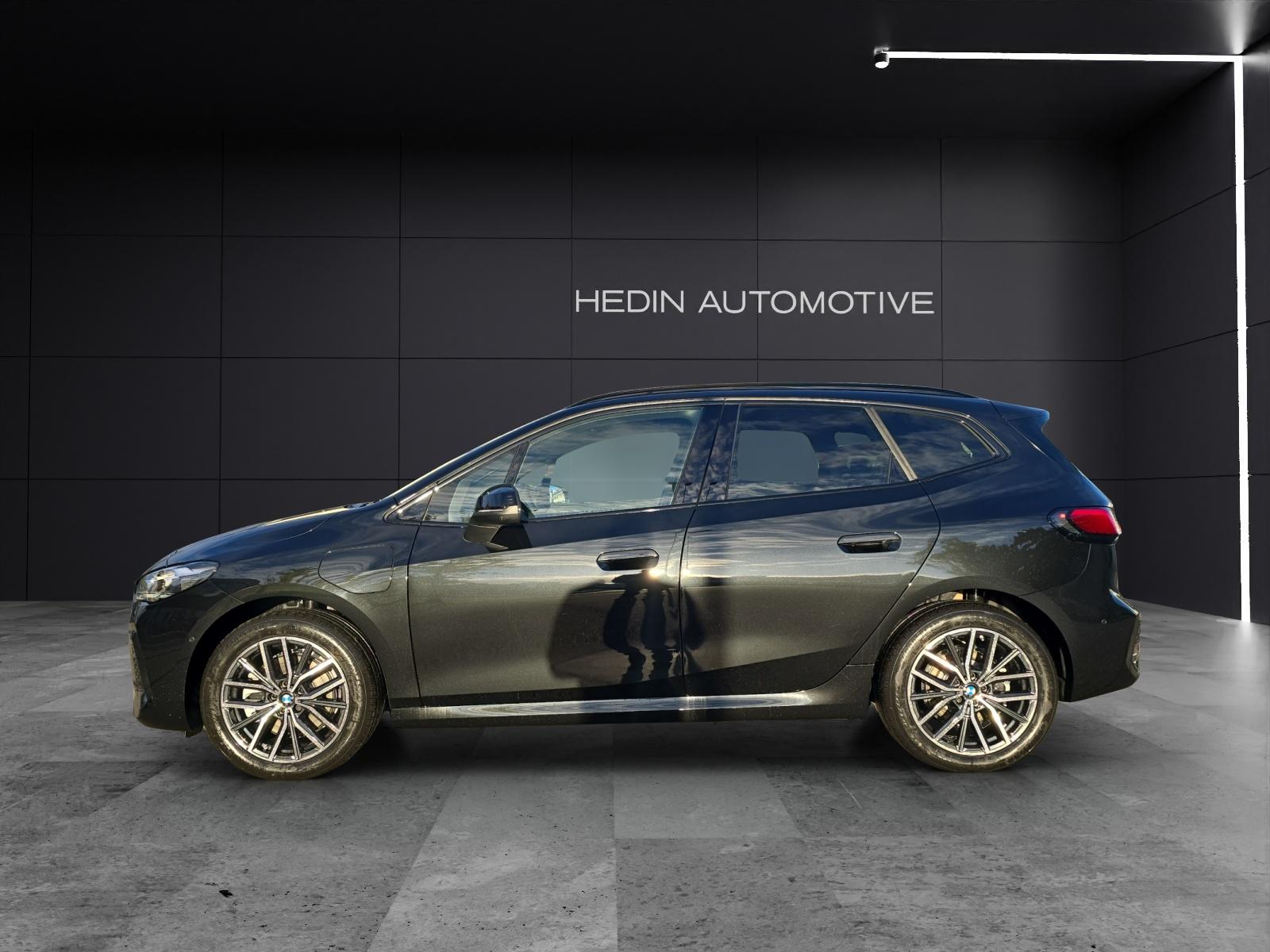 BMW 230e xDrive Active Tourer-image-2