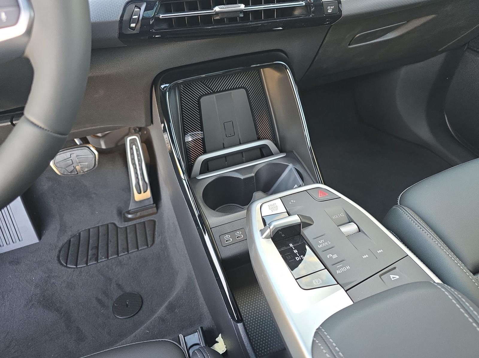 BMW 230e xDrive Active Tourer-image-9